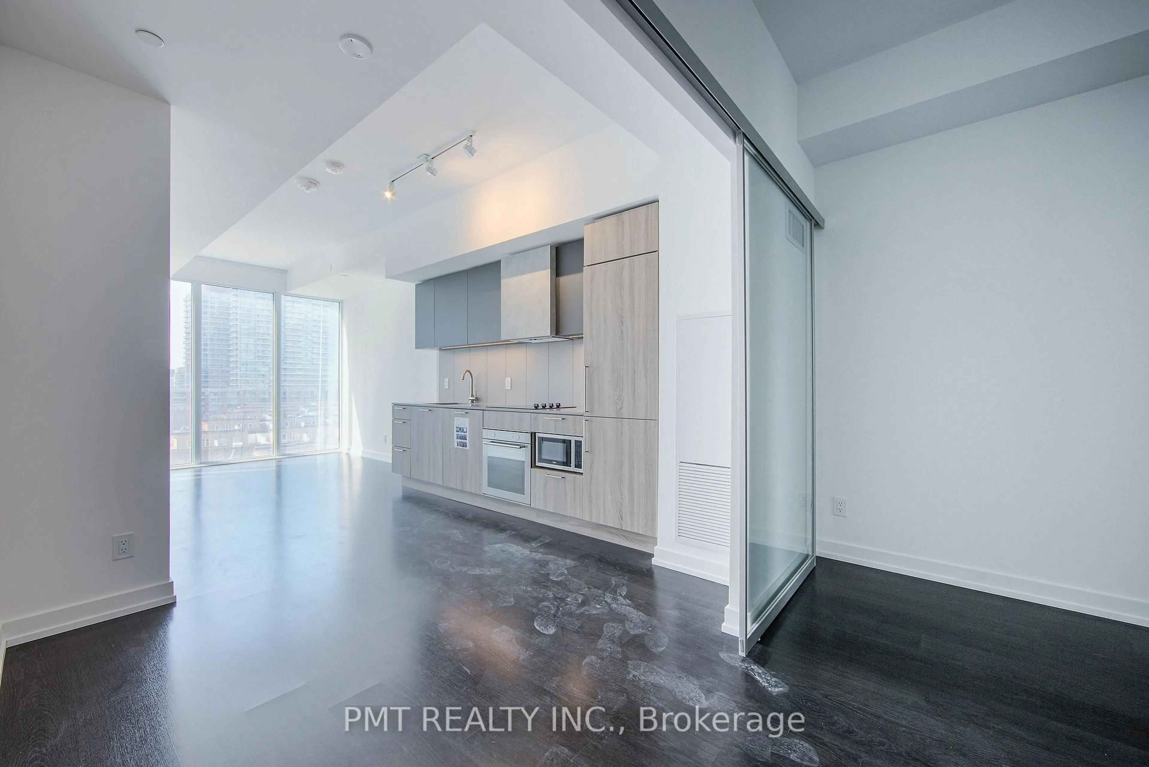Unknown for 19 Western Battery Rd #710, Toronto Ontario M6K 3S4