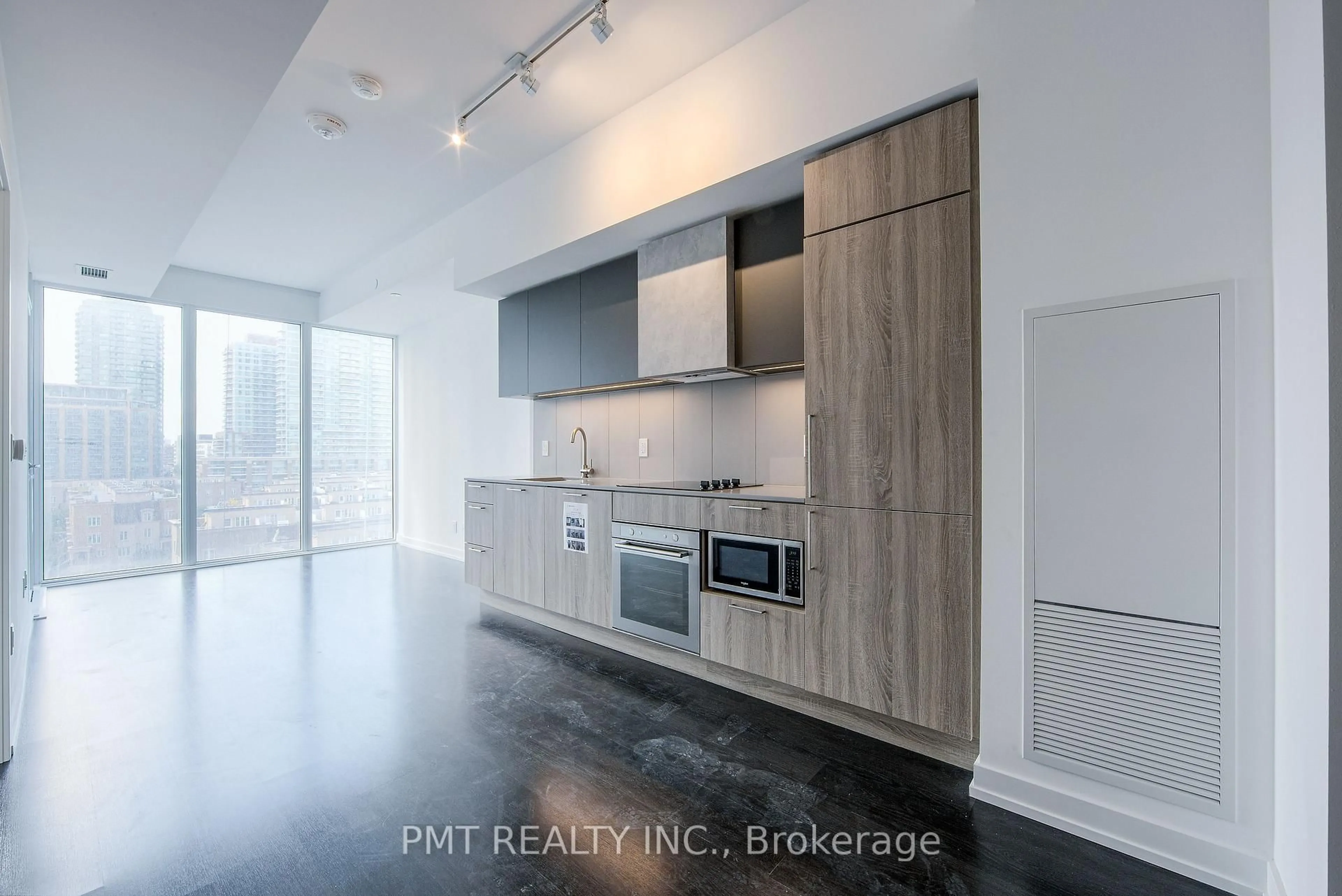 Unknown for 19 Western Battery Rd #710, Toronto Ontario M6K 3S4