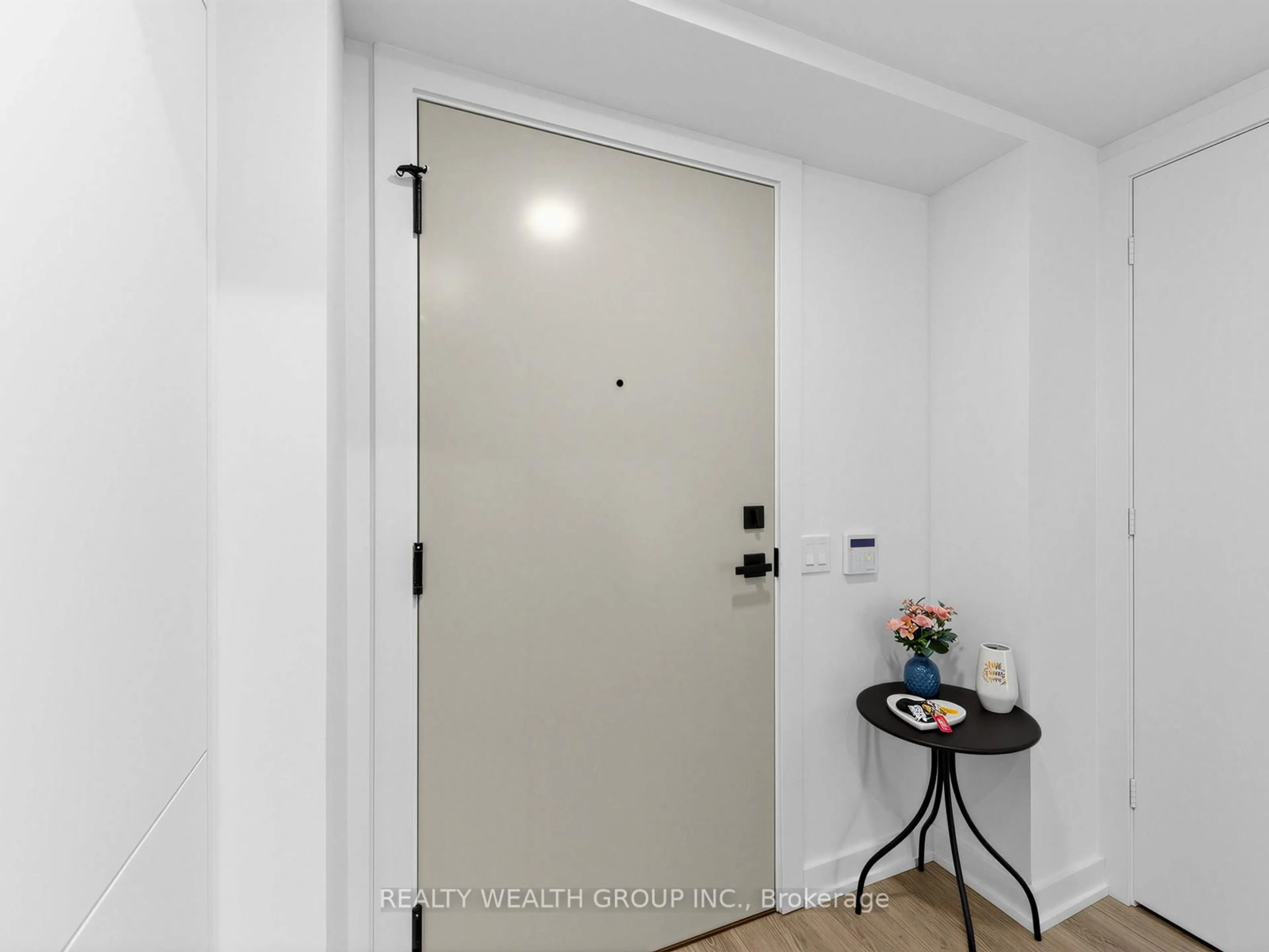 Indoor entryway for 327 King St #1305, Toronto Ontario M5V 0W7