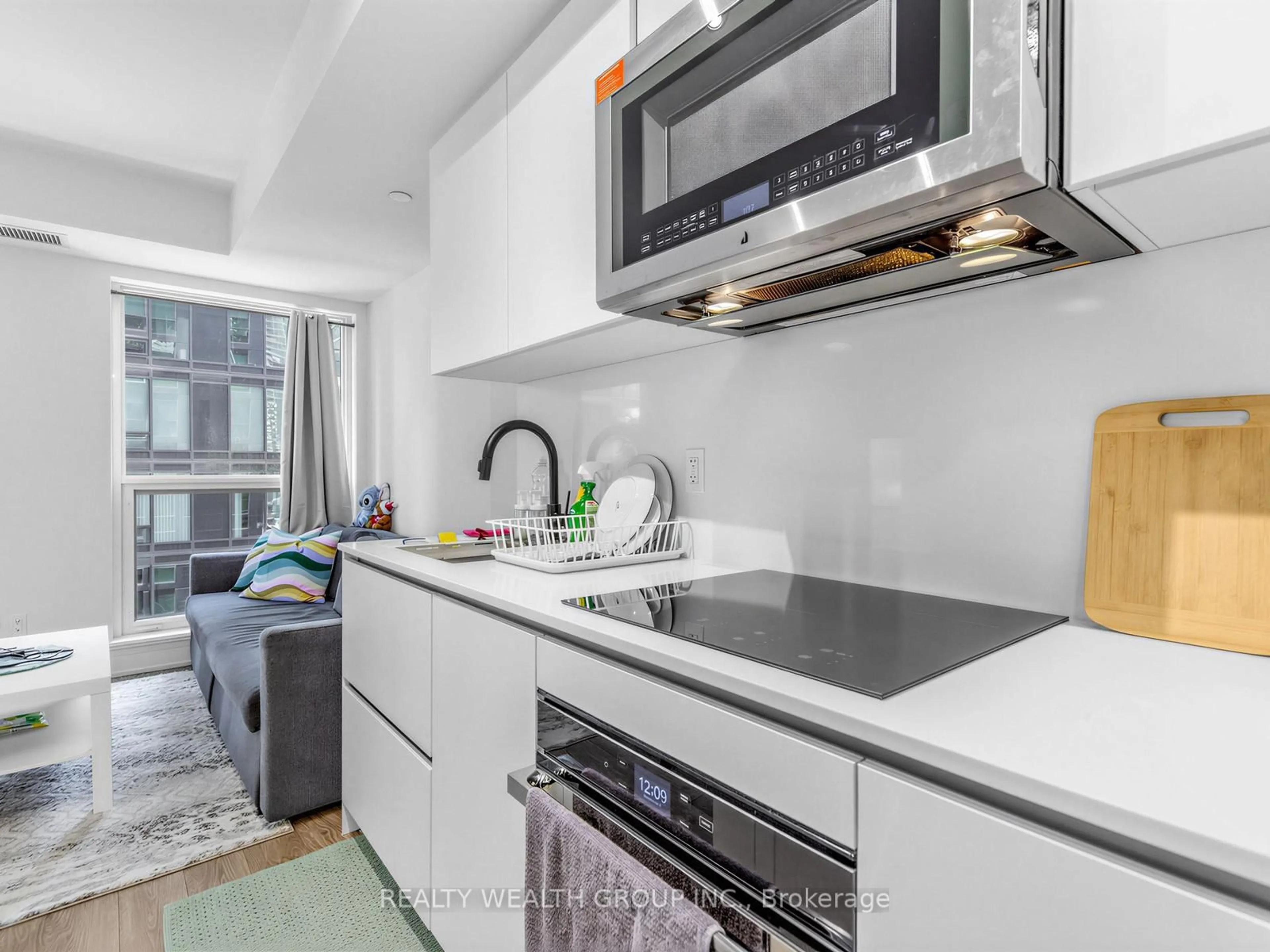 Standard kitchen, unknown for 327 King St #1305, Toronto Ontario M5V 0W7