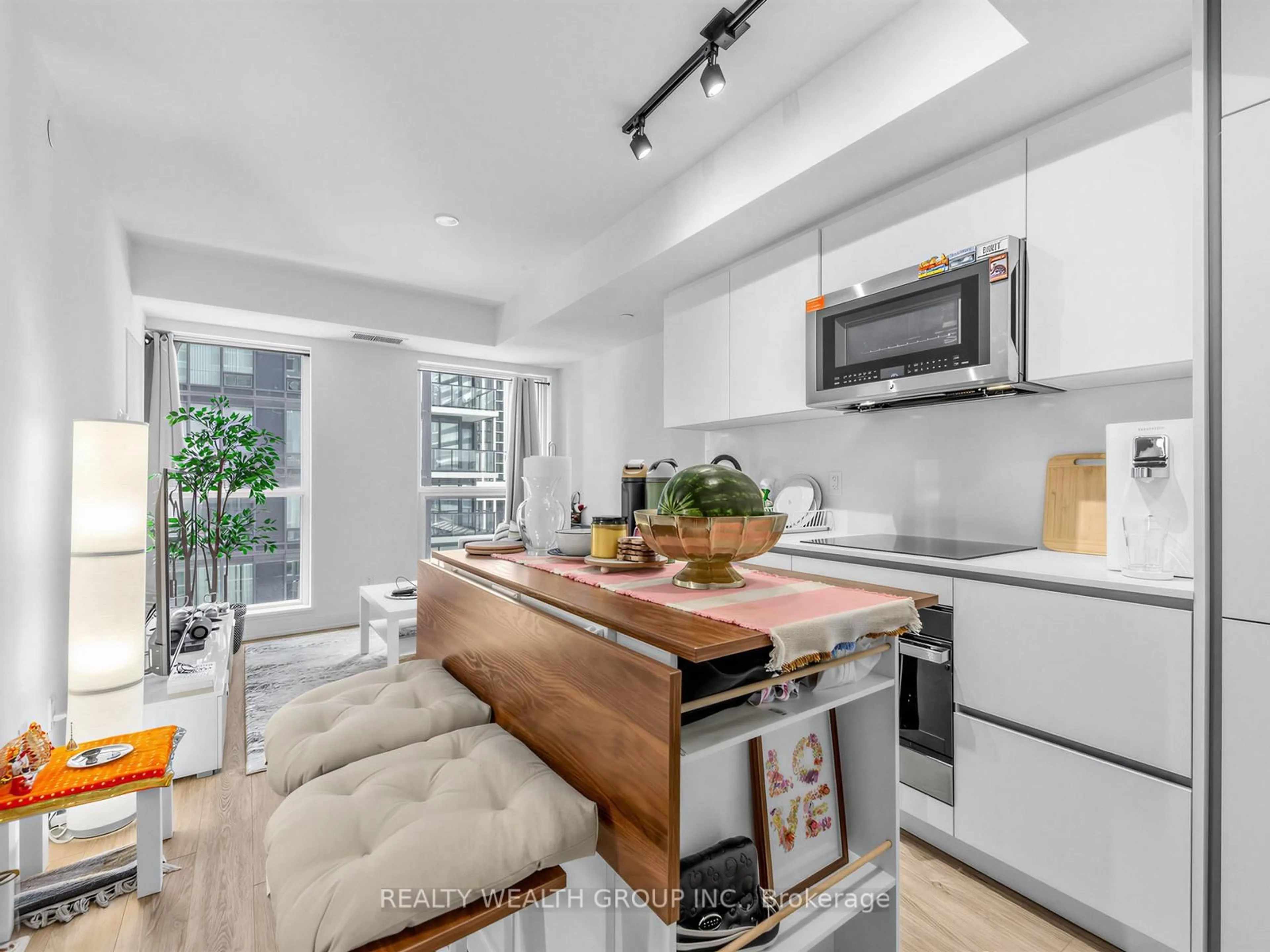 Open concept kitchen, unknown for 327 King St #1305, Toronto Ontario M5V 0W7