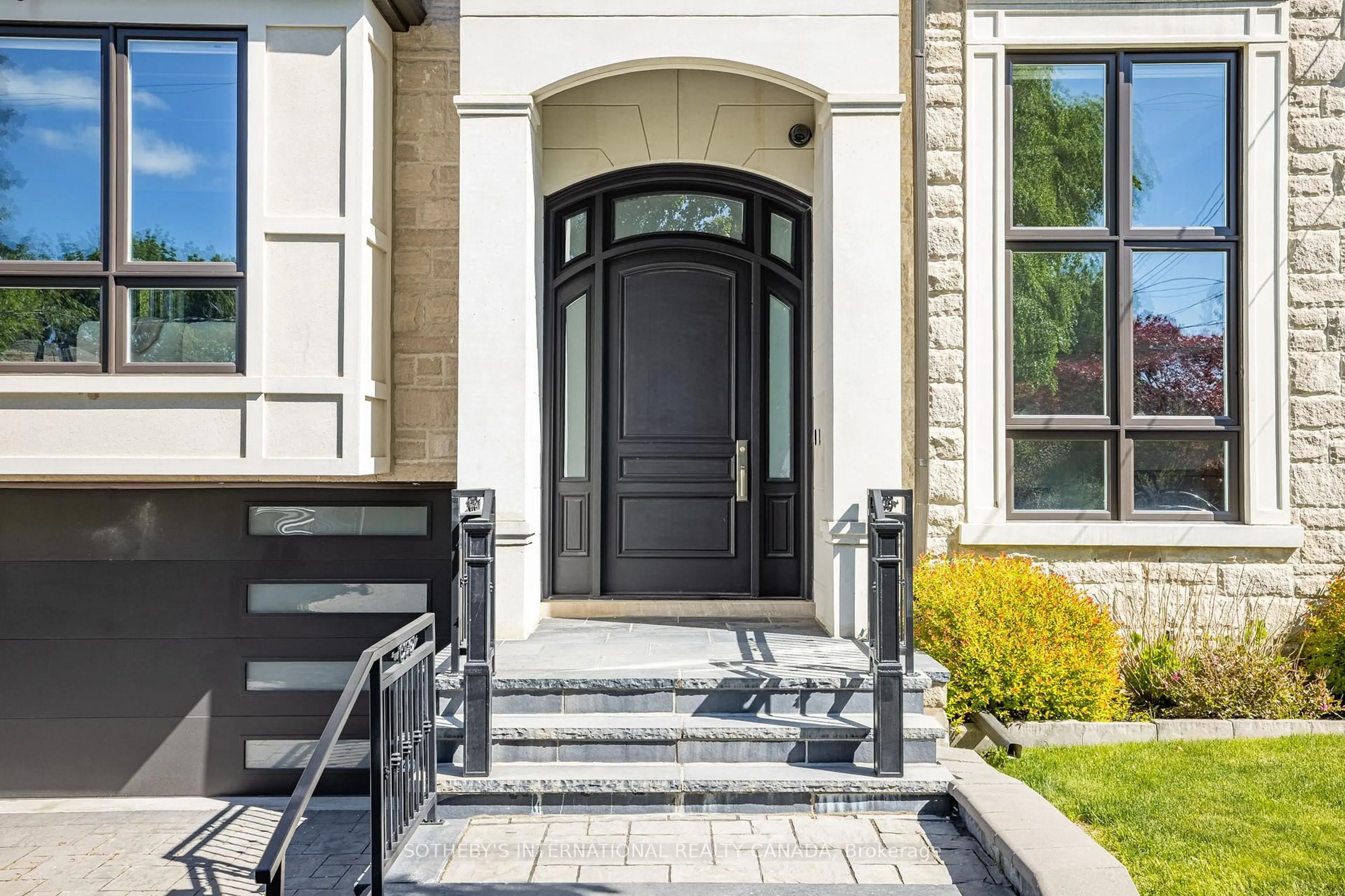 Indoor entryway for 242 Betty Ann Dr, Toronto Ontario M2R 1A7