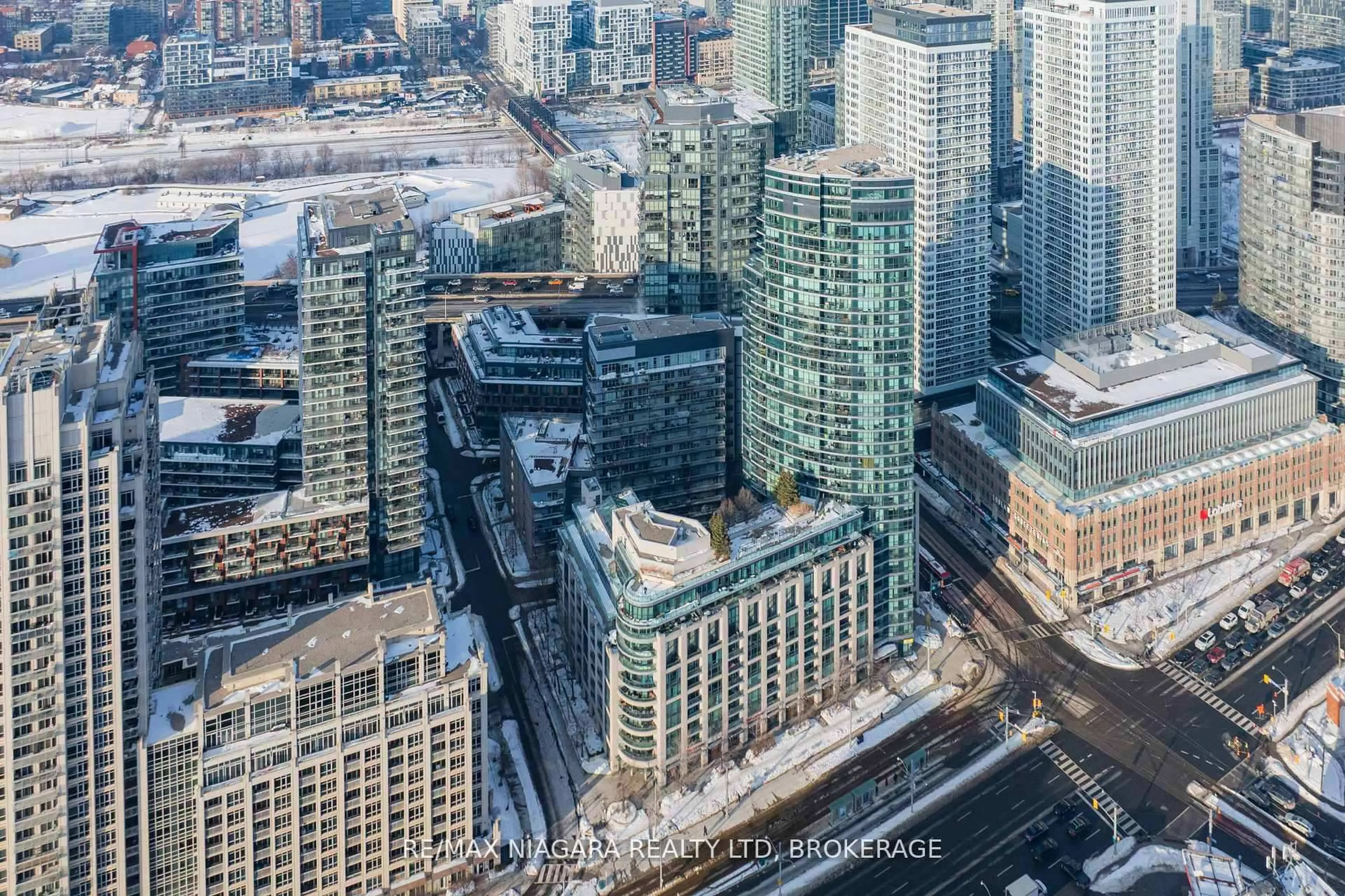 A pic from outside/outdoor area/front of a property/back of a property/a pic from drone, city buildings view from balcony for 600 Fleet St #1601, Toronto Ontario M5V 1B7