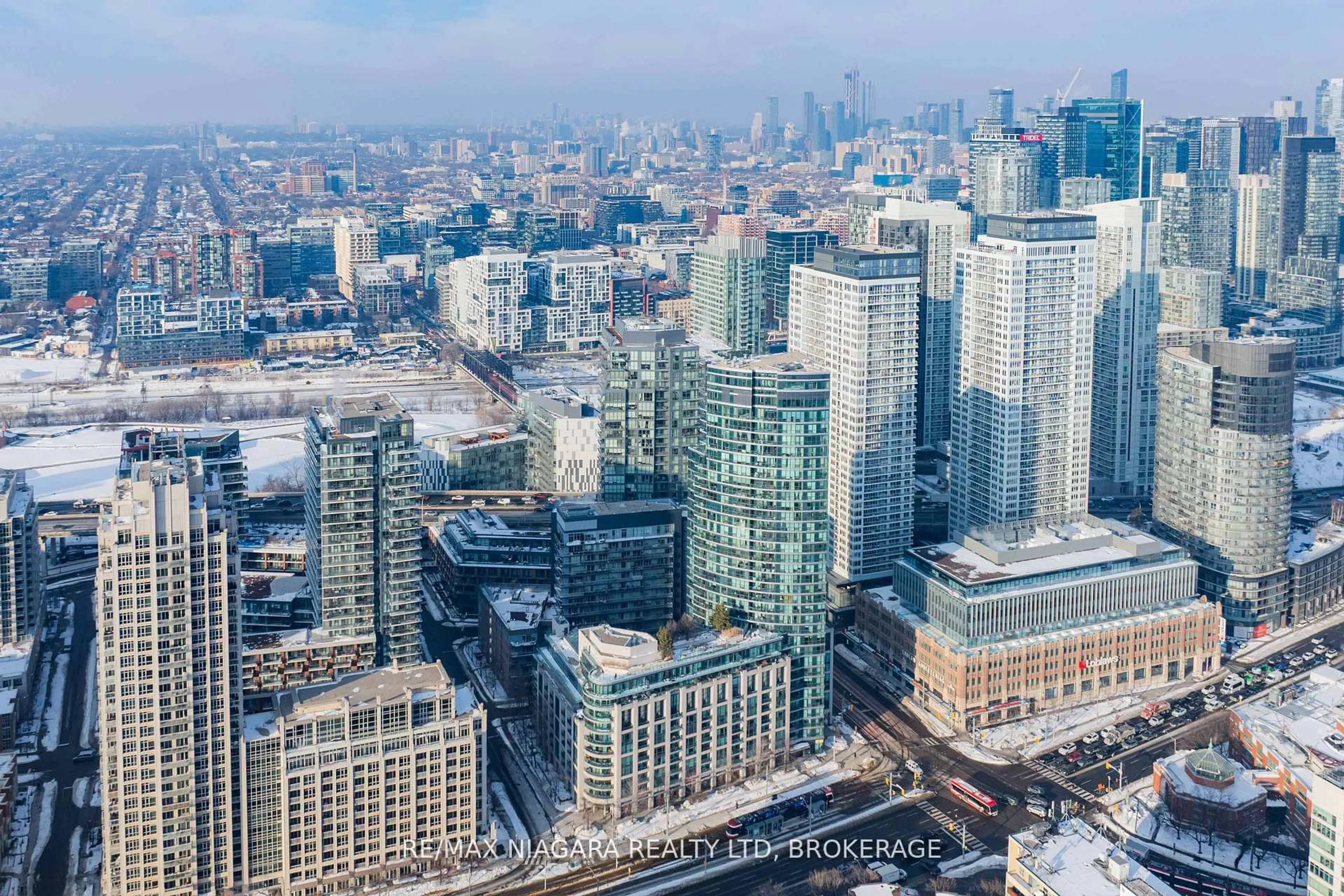 A pic from outside/outdoor area/front of a property/back of a property/a pic from drone, city buildings view from balcony for 600 Fleet St #1601, Toronto Ontario M5V 1B7