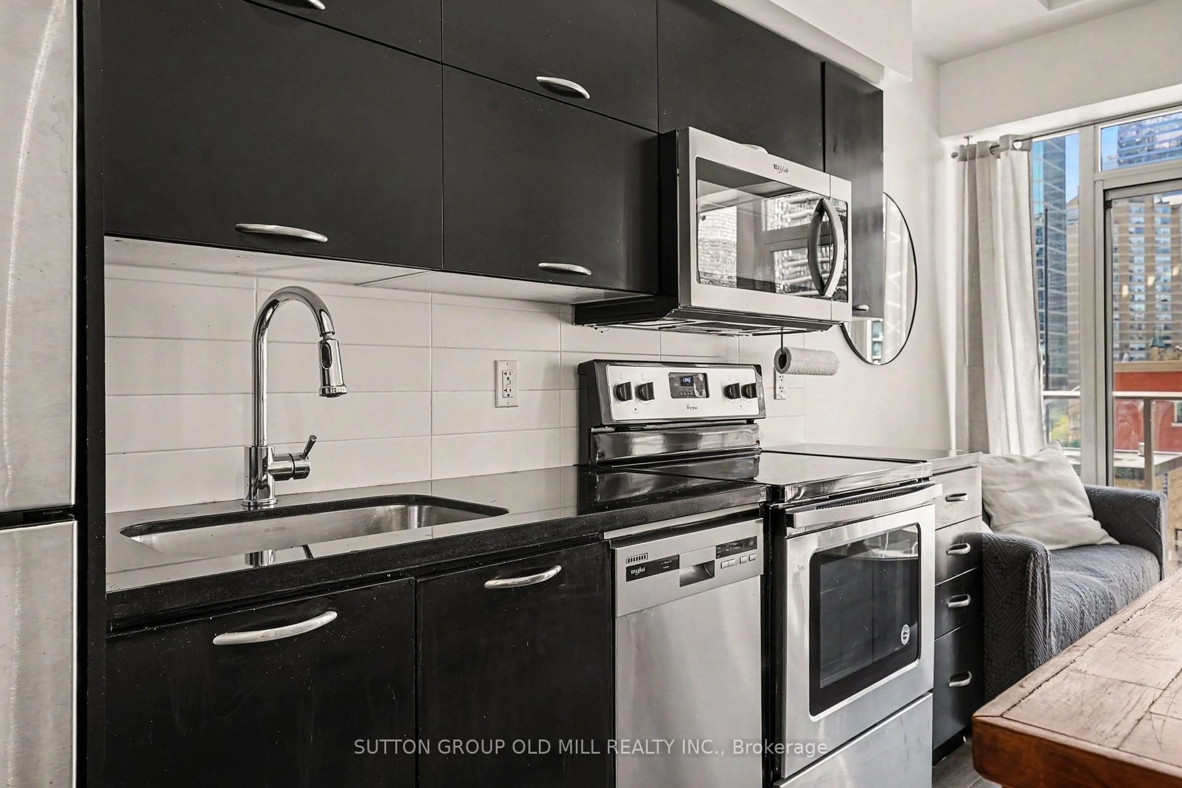 Standard kitchen, unknown for 126 Simcoe St #713, Toronto Ontario M5H 4E6