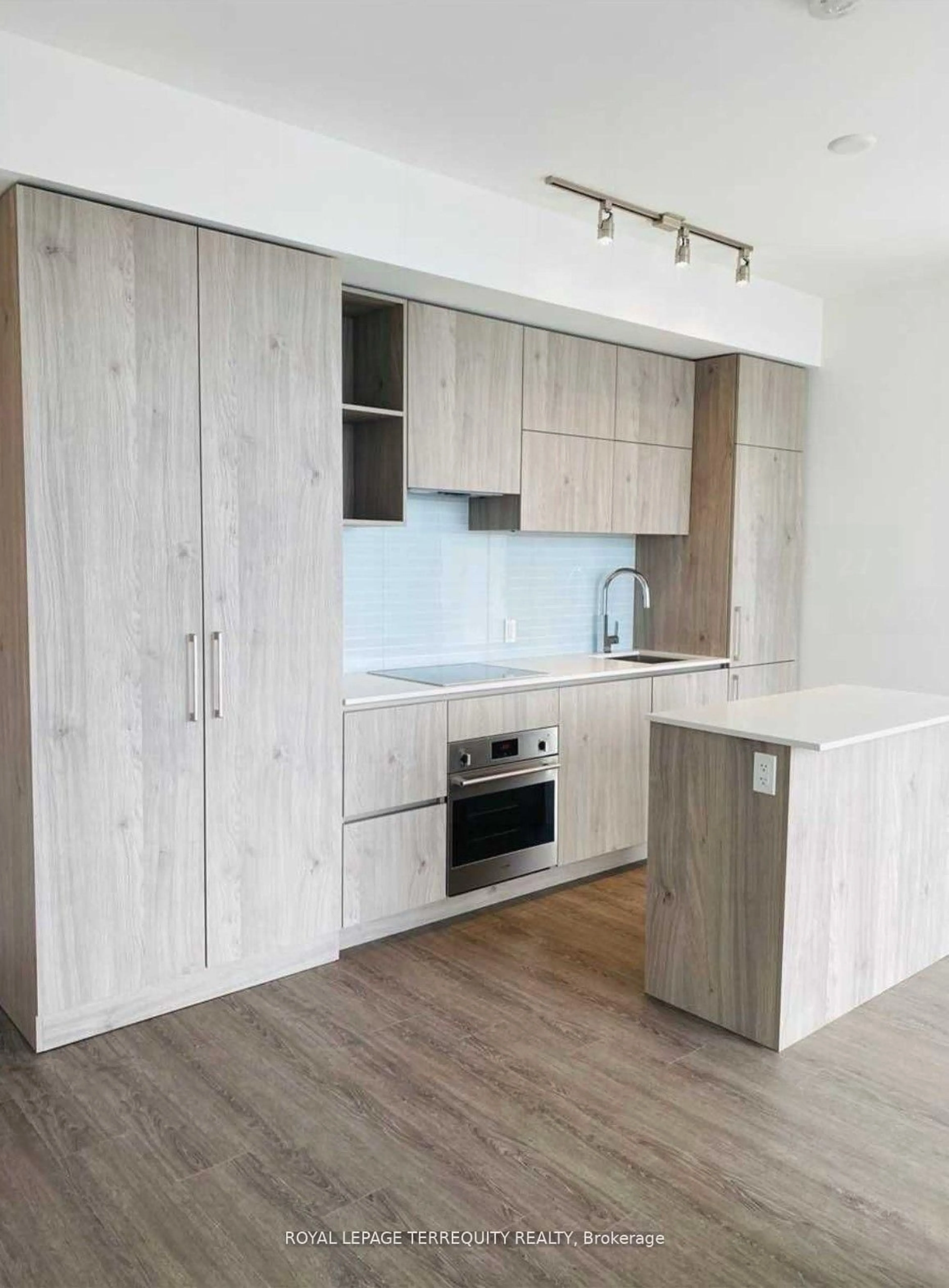 Standard kitchen, wood/laminate floor for 1 Yorkville Ave #4202, Toronto Ontario M4W 0B1