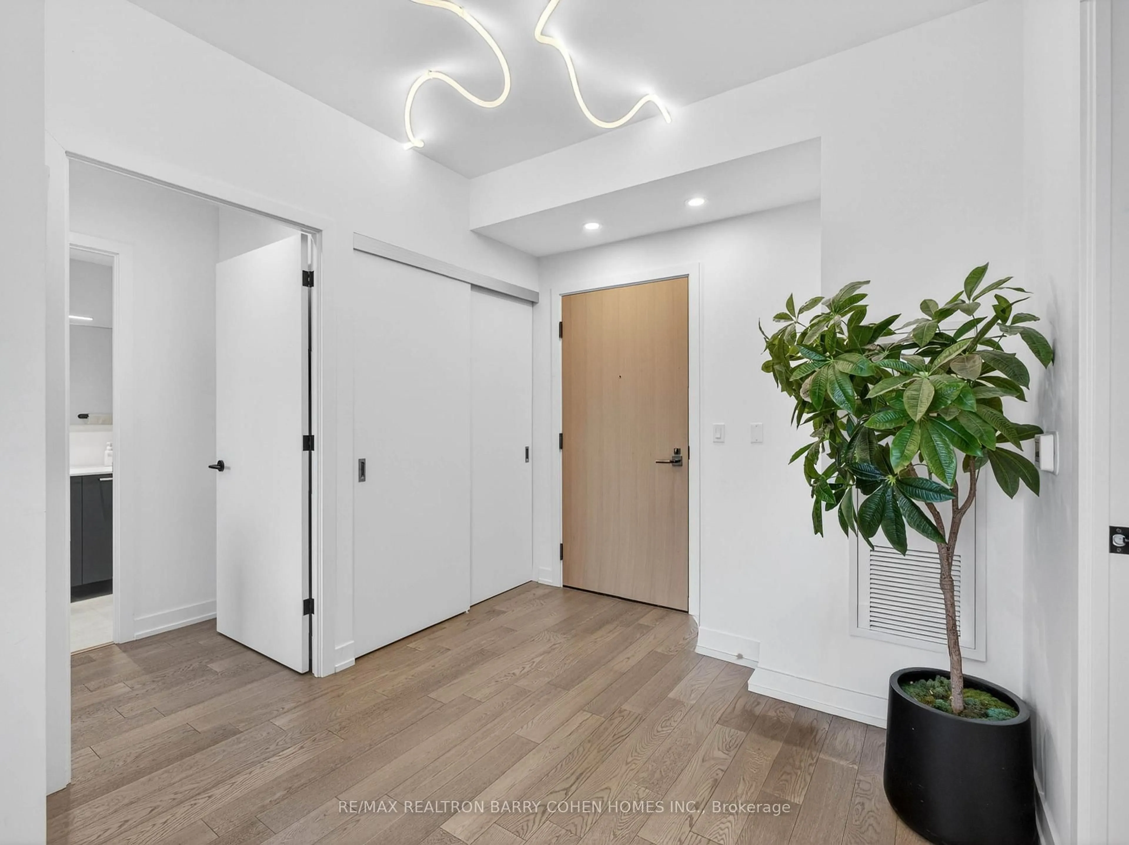 Indoor entryway for 200 Sudbury St #704, Toronto Ontario M6J 0H1