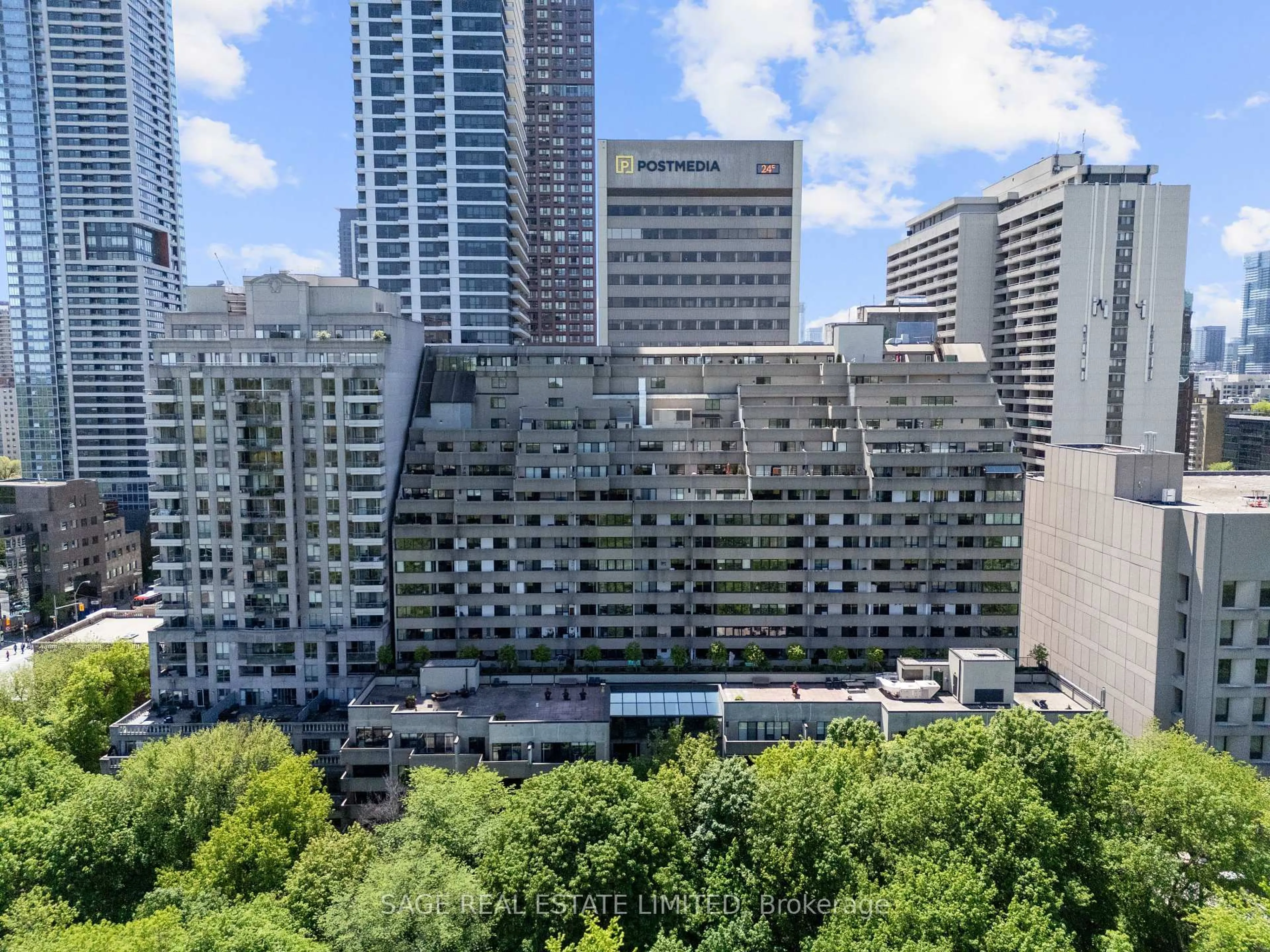 A pic from outside/outdoor area/front of a property/back of a property/a pic from drone, city buildings view from balcony for 360 Bloor St #209, Toronto Ontario M4W 3M3