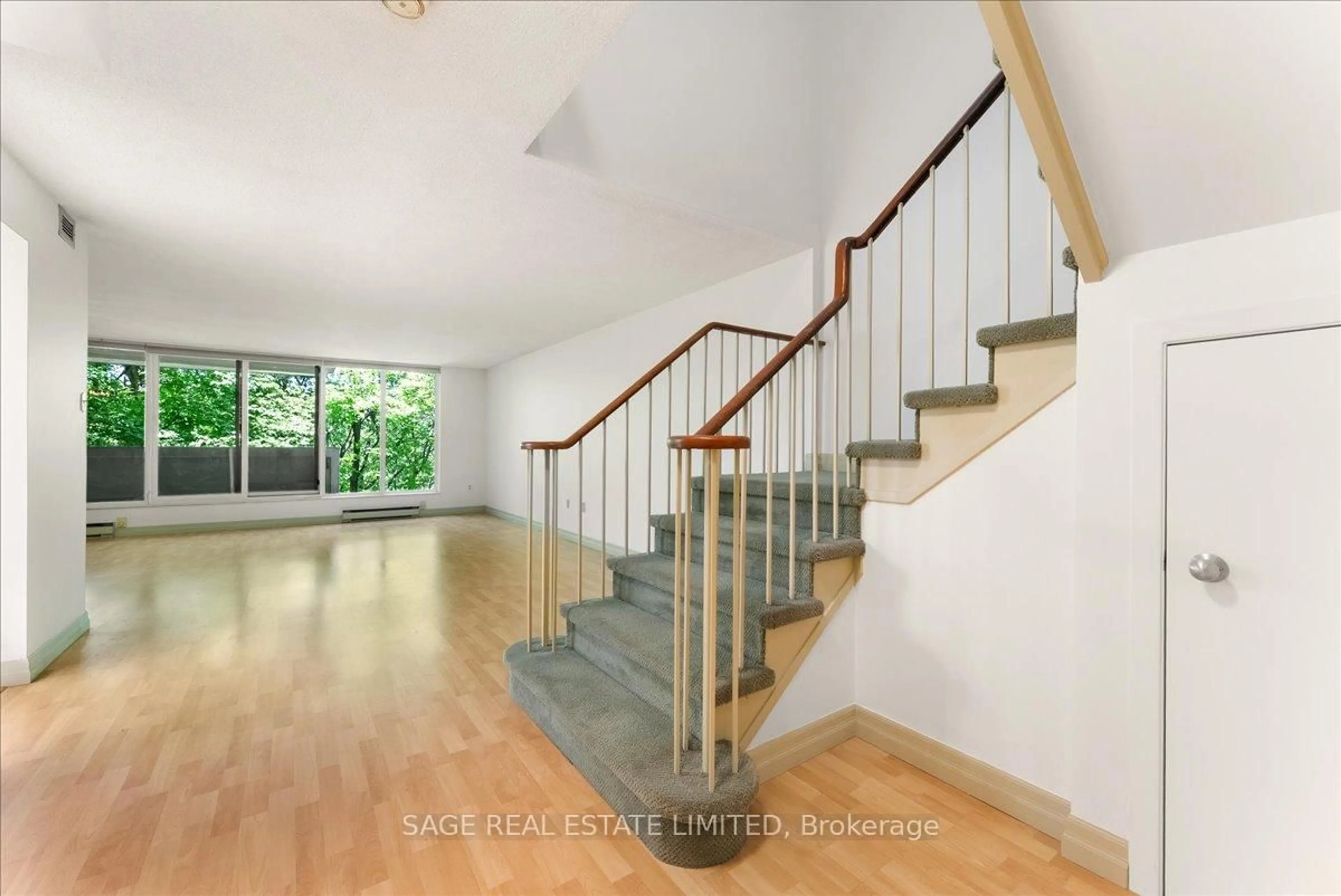 Indoor foyer for 360 Bloor St #209, Toronto Ontario M4W 3M3