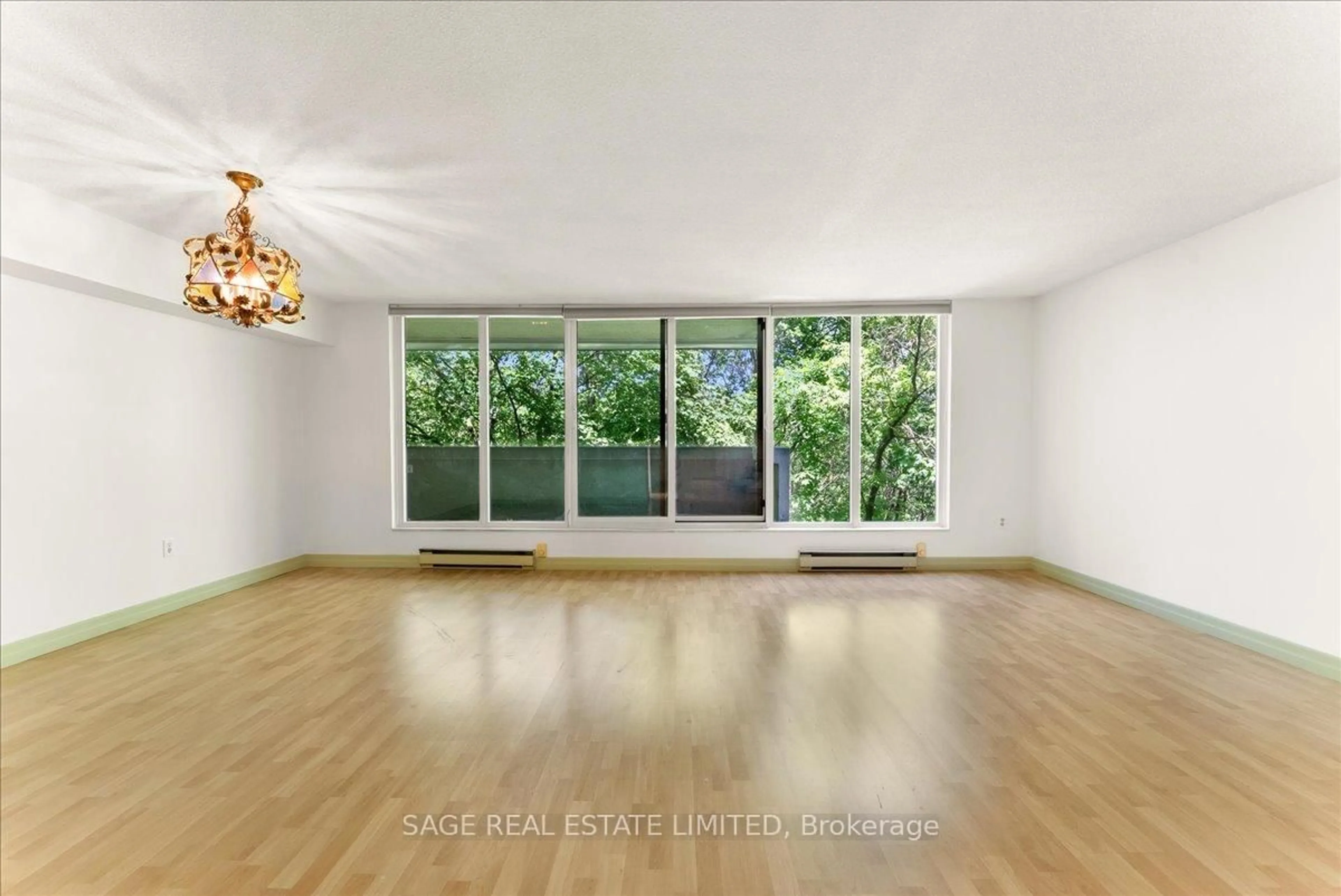 A pic of a room for 360 Bloor St #209, Toronto Ontario M4W 3M3