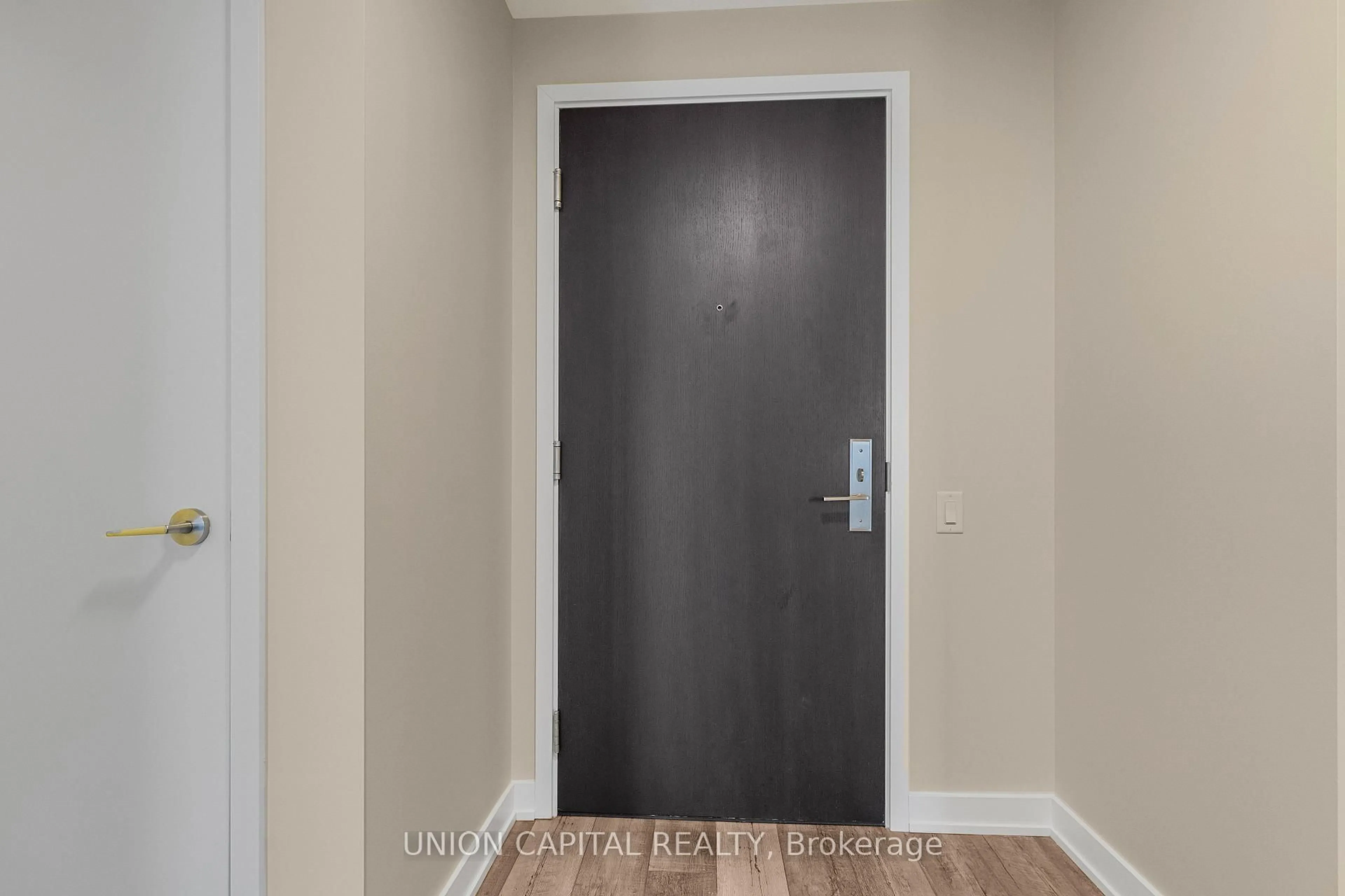Indoor entryway for 38 Monte Kwinter Crt #1014, Toronto Ontario M4P 1E4