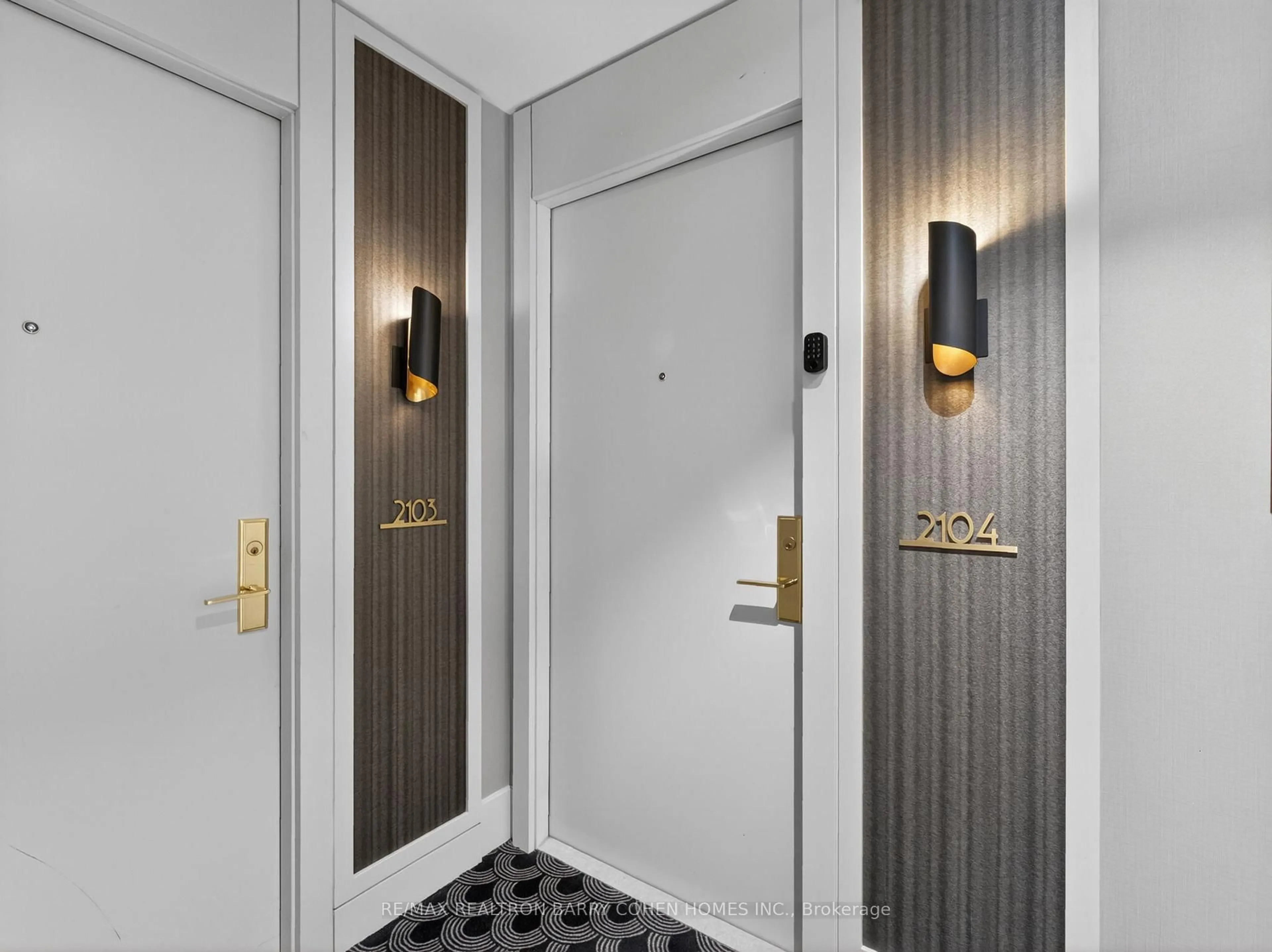 Indoor foyer for 88 Cumberland St #2104, Toronto Ontario M5R 0C8