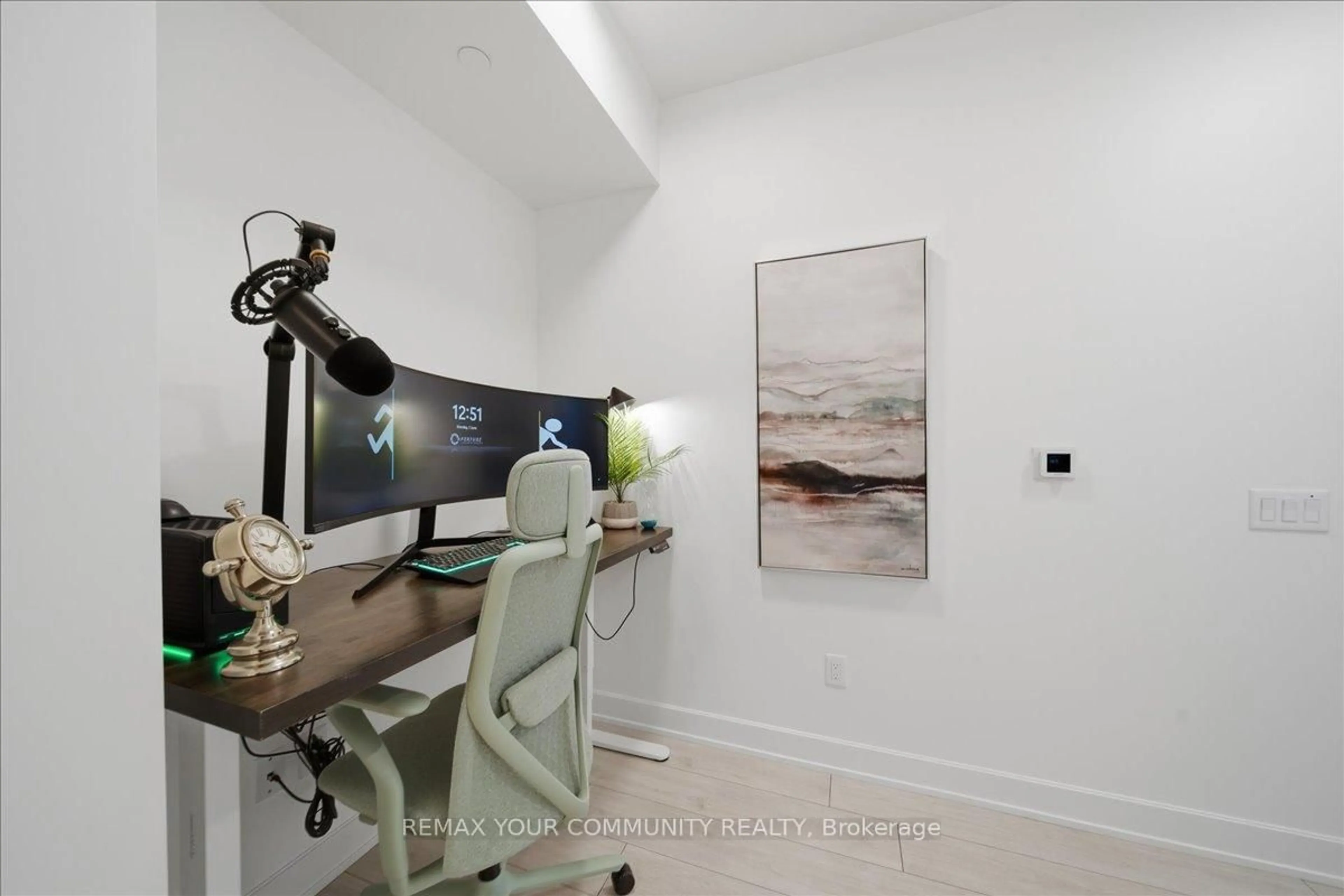 A pic of a room for 15 Mercer St #1806, Toronto Ontario M5V 1H2