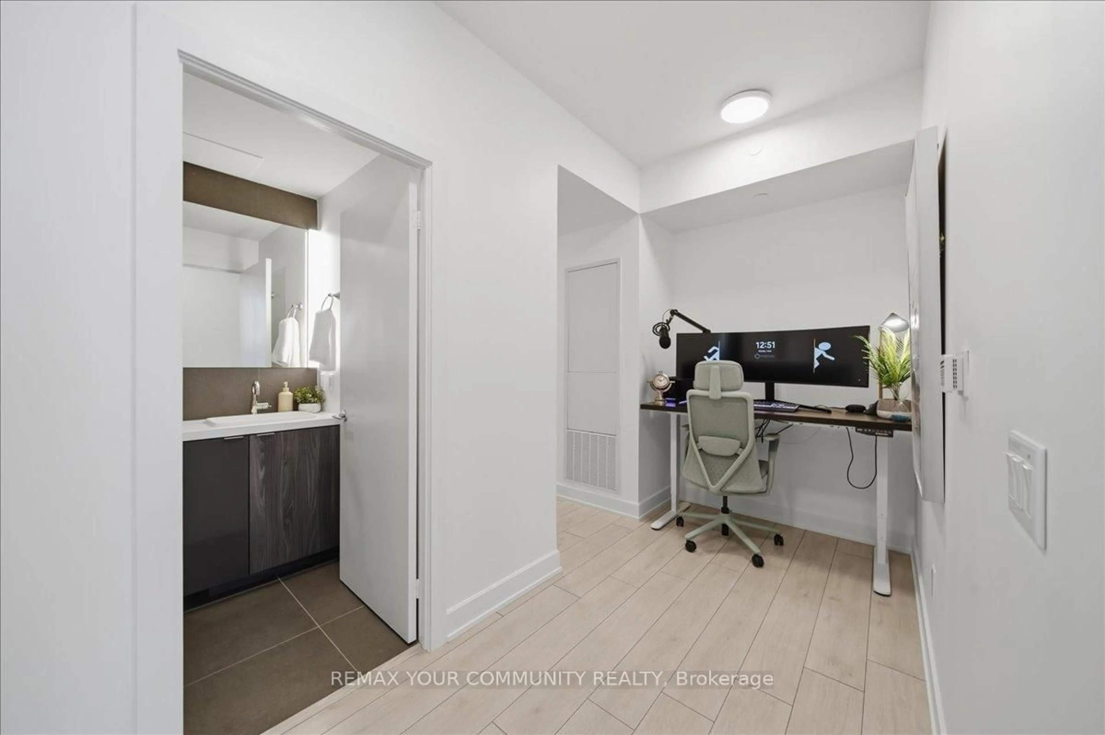 A pic of a room for 15 Mercer St #1806, Toronto Ontario M5V 1H2