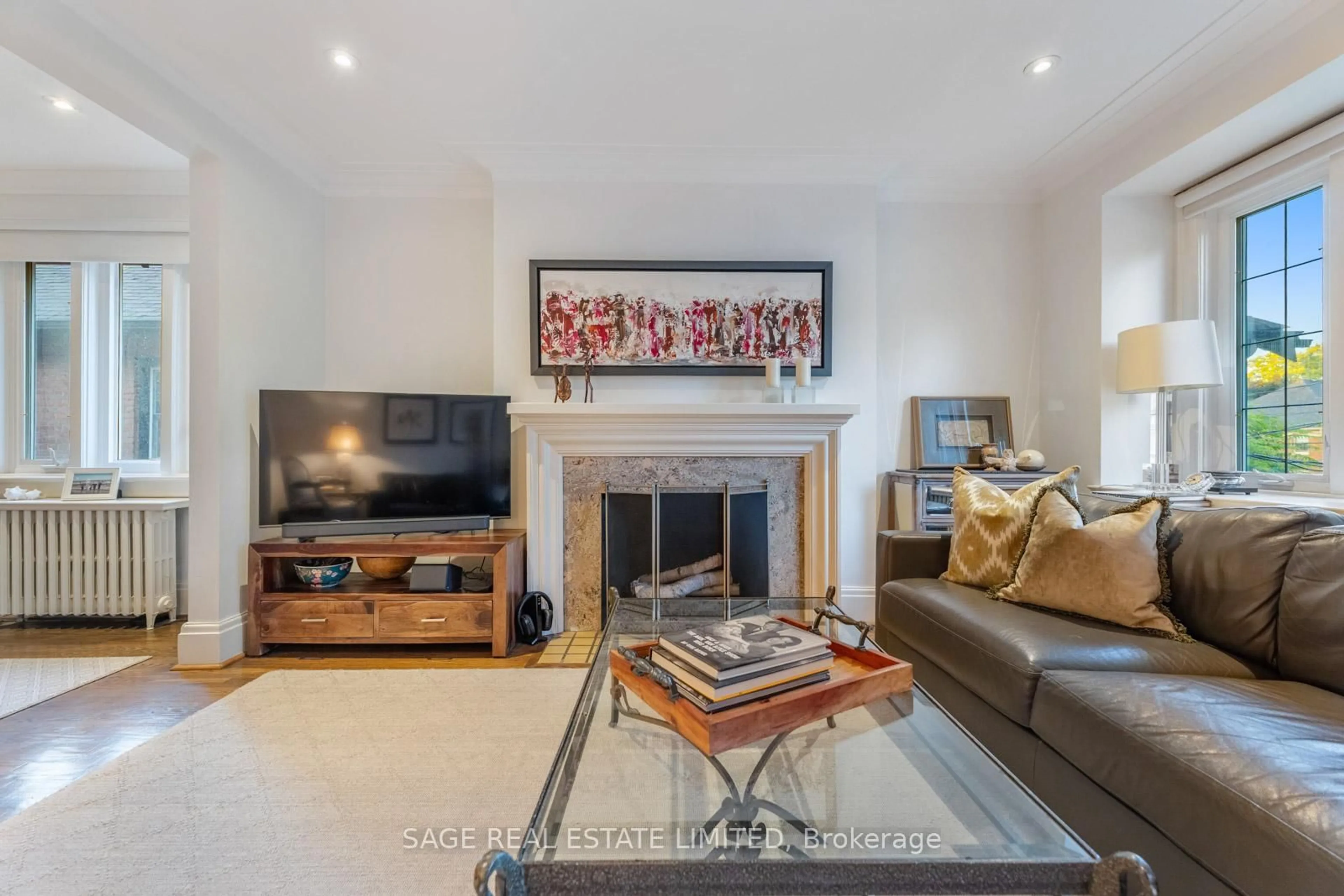 Living room with furniture, unknown for 1208 Avenue Rd, Toronto Ontario M5N 2G4