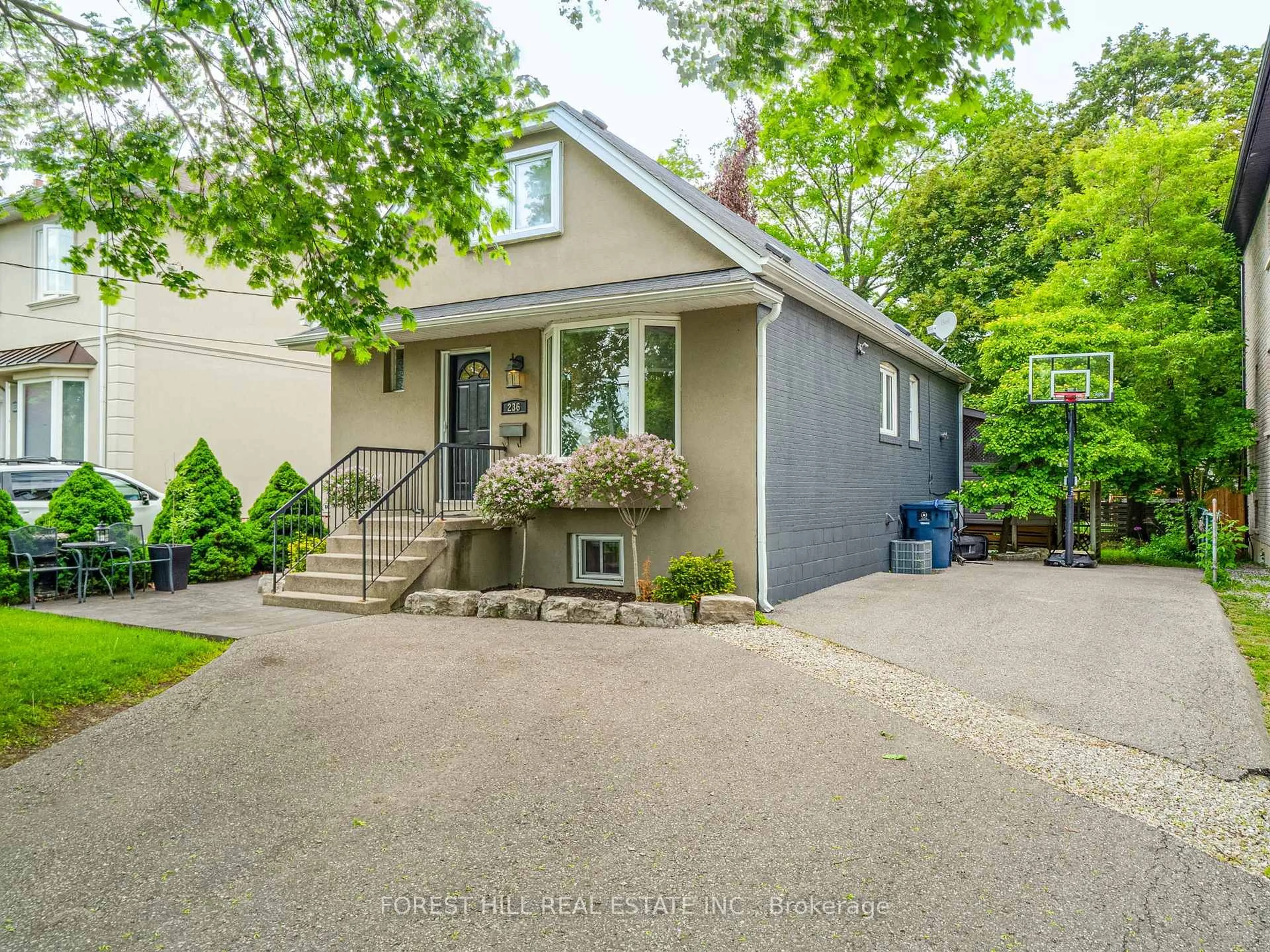 Home with vinyl exterior material, street for 236 Cameron Ave, Toronto Ontario M2N 1E7