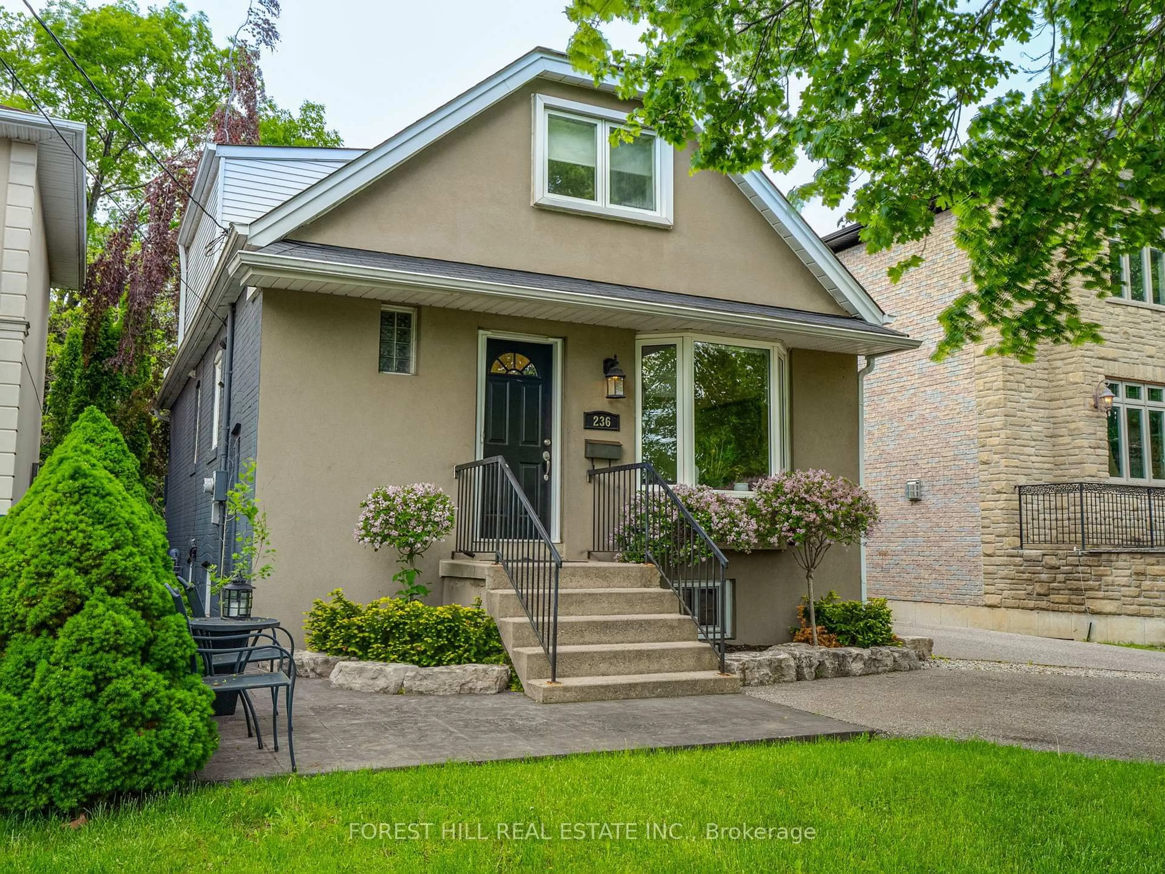 Home with vinyl exterior material, street for 236 Cameron Ave, Toronto Ontario M2N 1E7