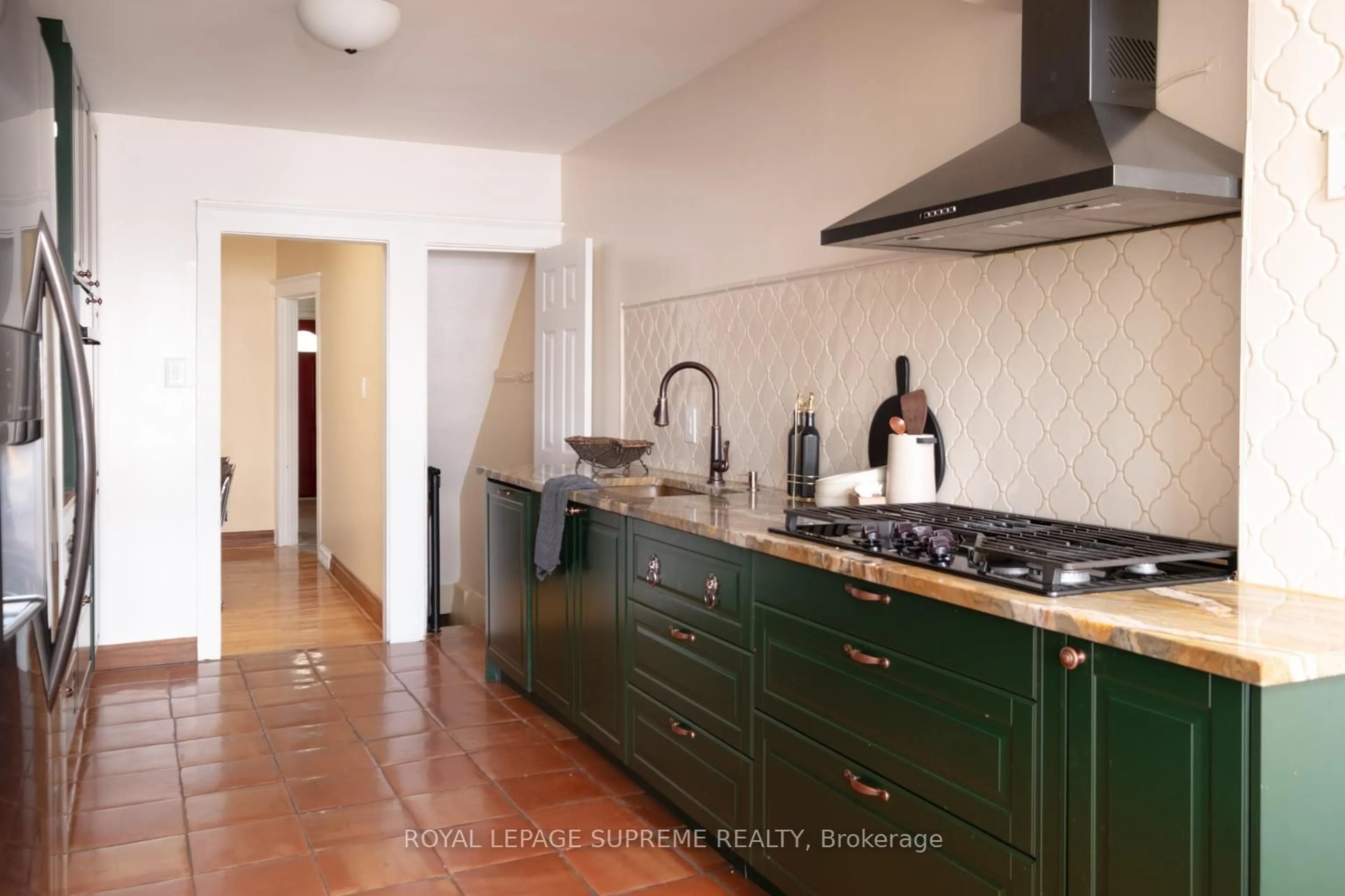 Standard kitchen, ceramic/tile floor for 20 Fisher St, Toronto Ontario M6K 1V8