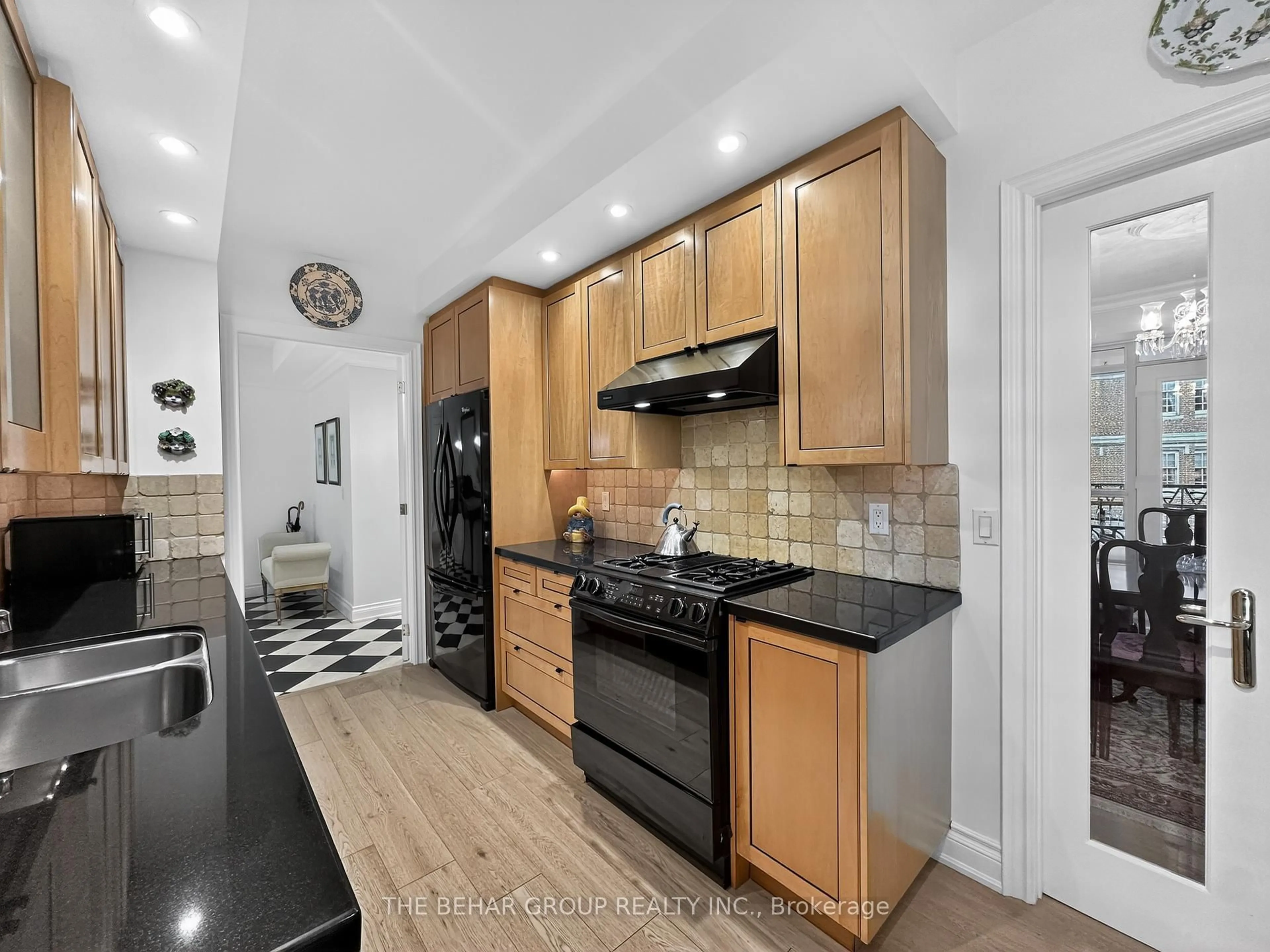 Unknown for 8 Sultan St #304, Toronto Ontario M5S 1L7