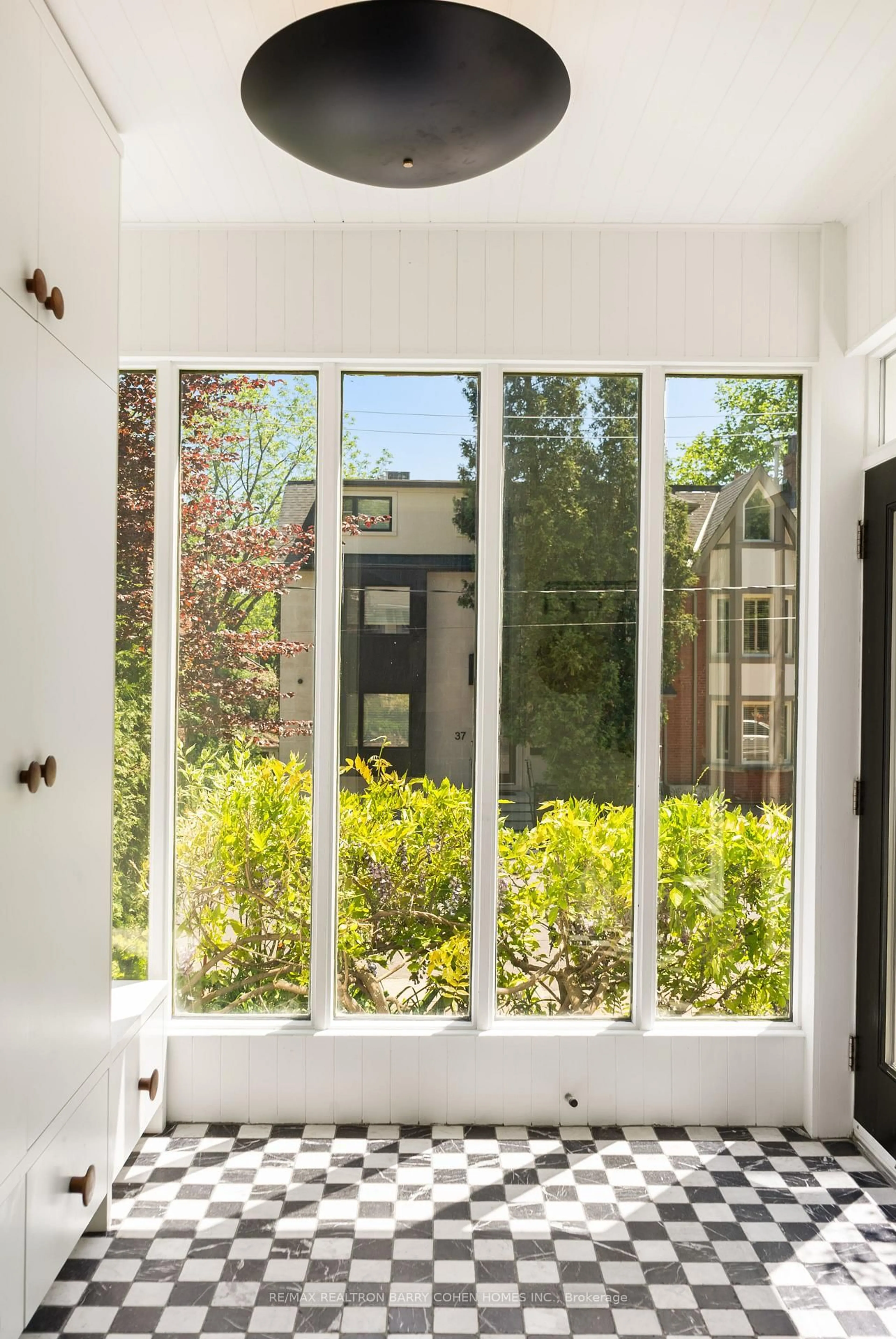 Indoor entryway for 36 Woodlawn Ave, Toronto Ontario M4V 1G7