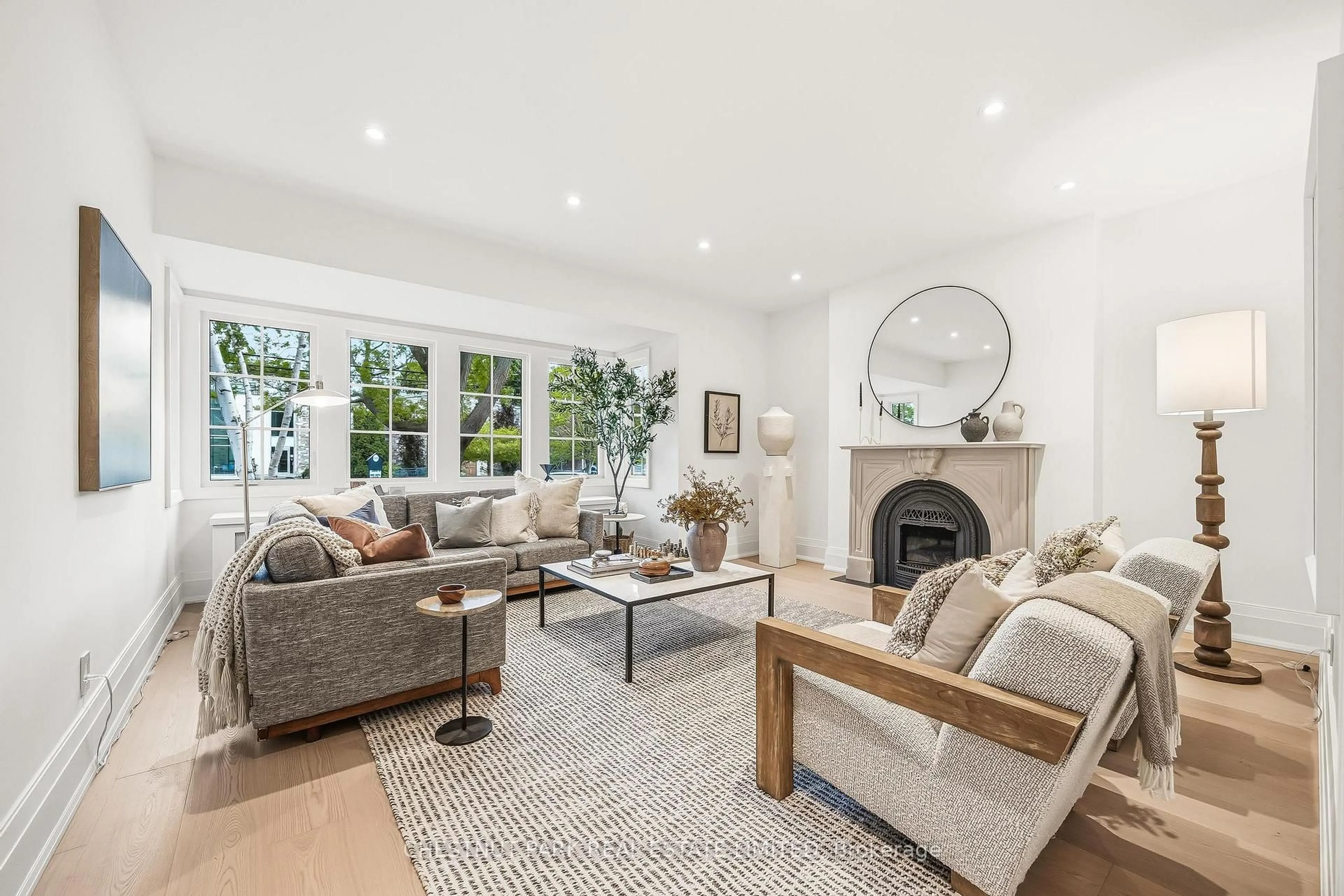 Living room with furniture, unknown for 12 Glenview Ave, Toronto Ontario M4R 1P6