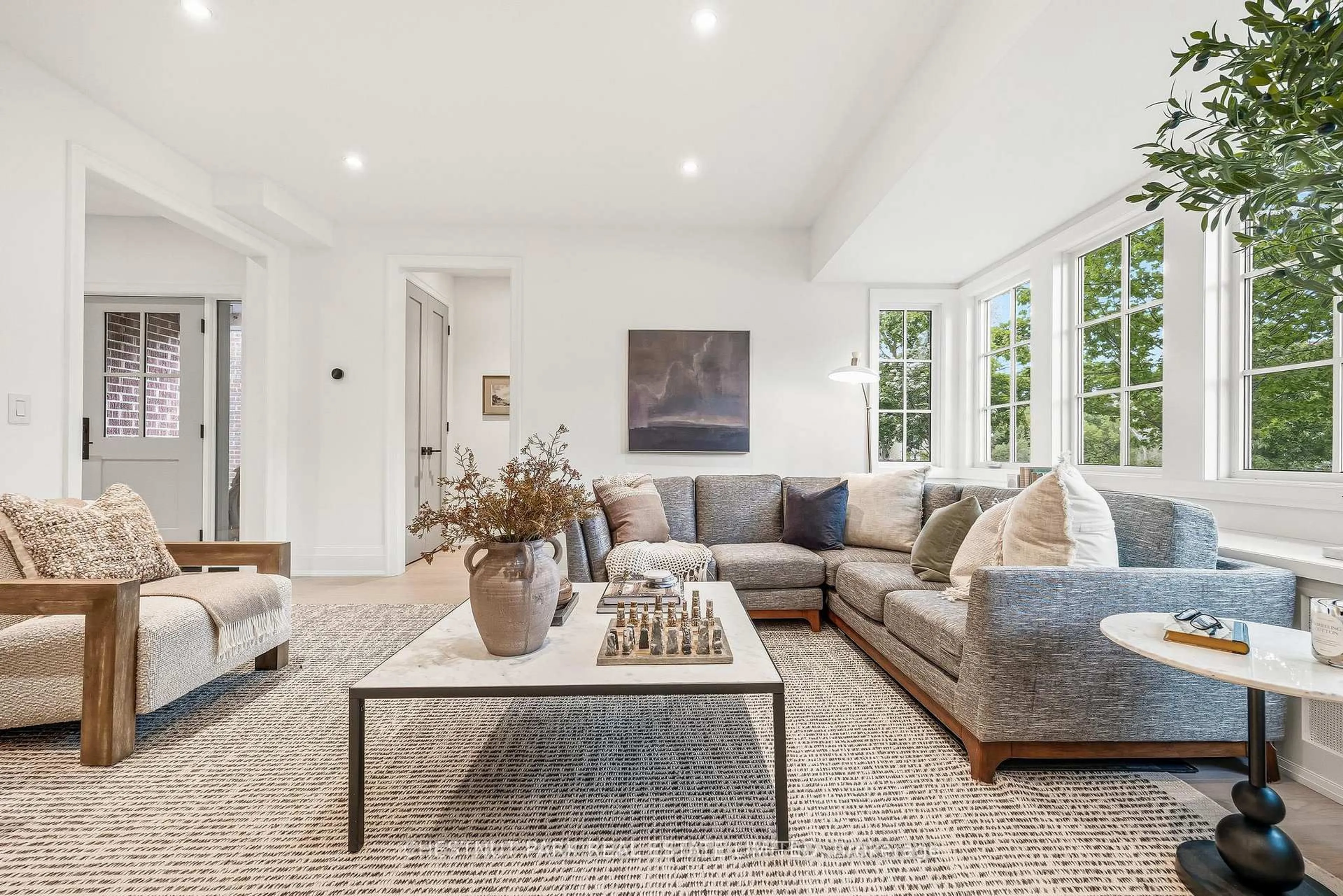 Living room with furniture, unknown for 12 Glenview Ave, Toronto Ontario M4R 1P6