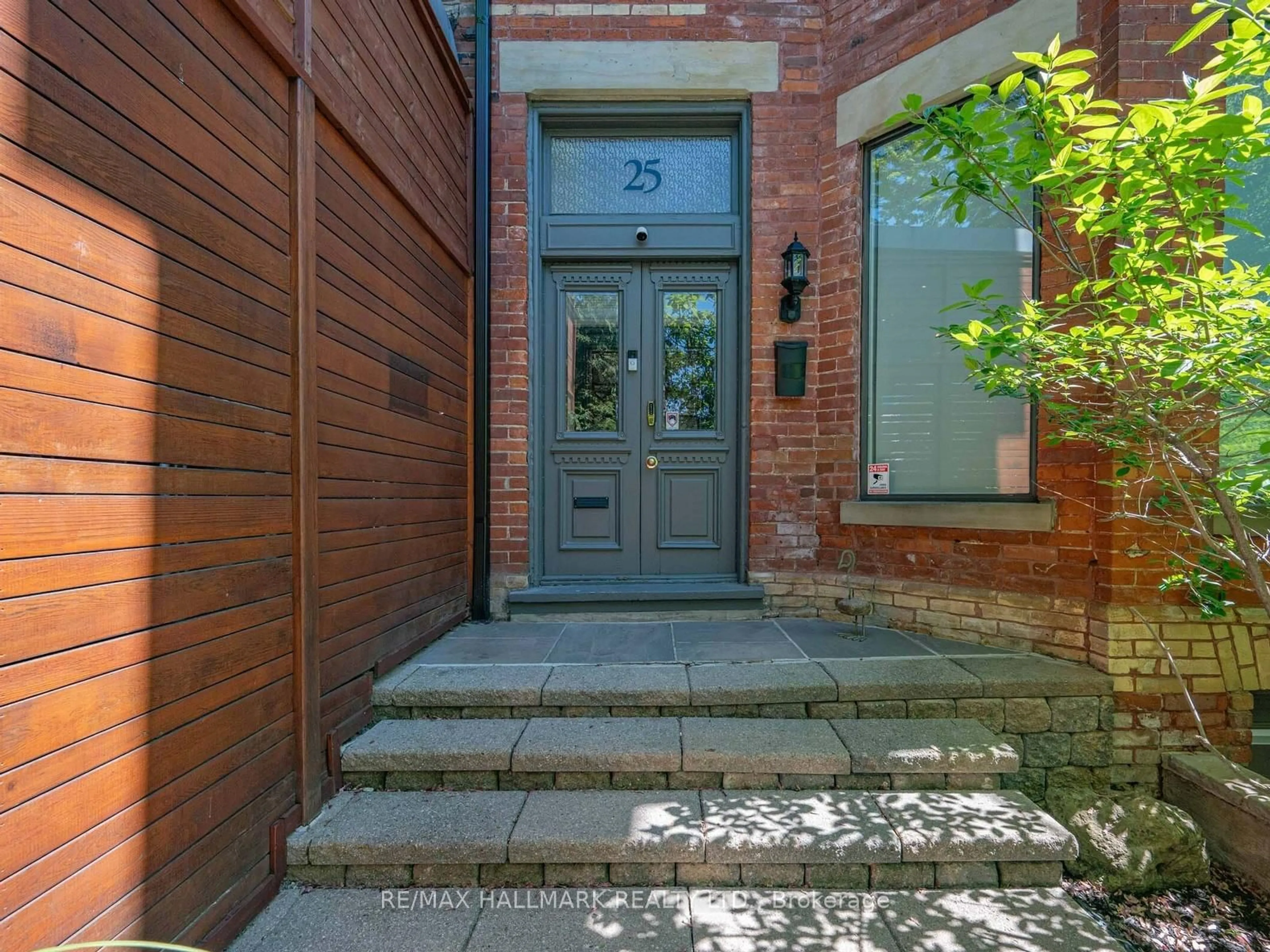 Home with brick exterior material, street for 25 Grange Ave, Toronto Ontario M5T 1C6