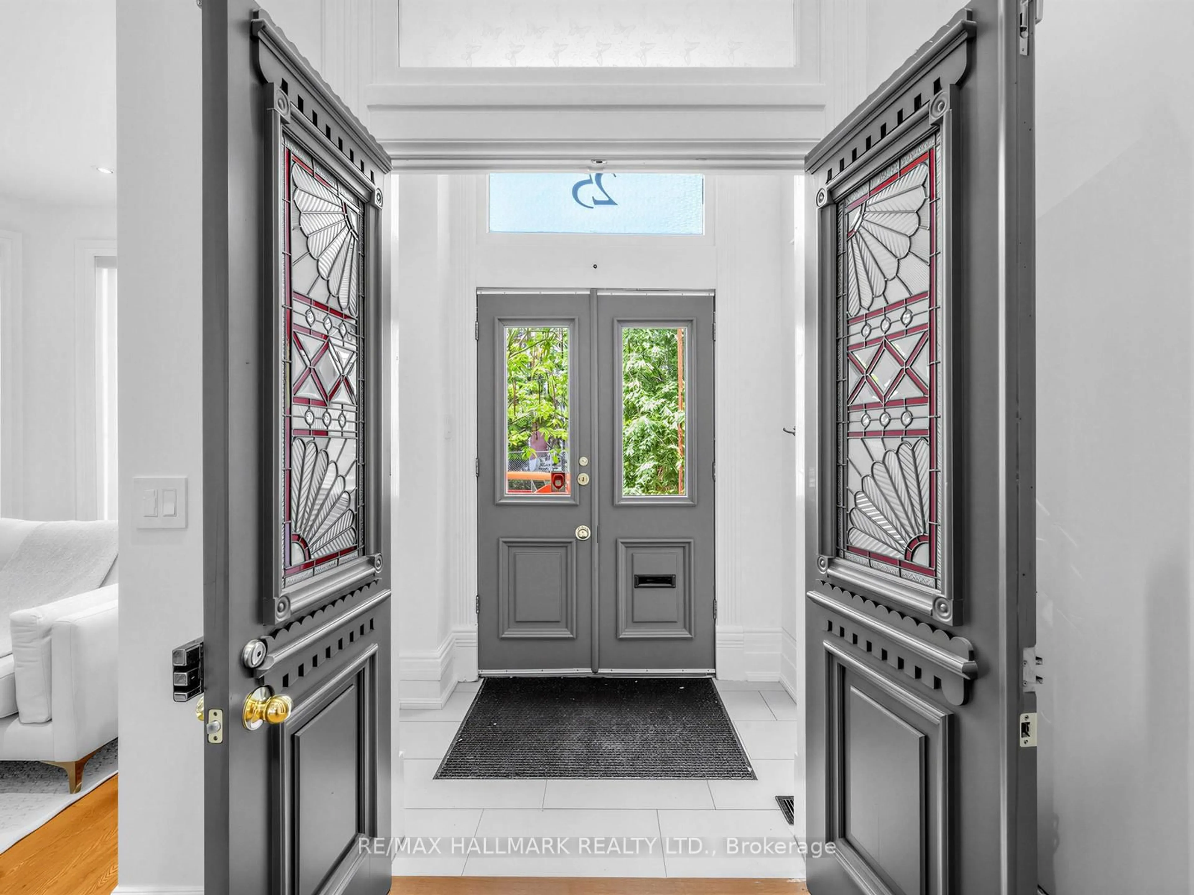 Indoor entryway for 25 Grange Ave, Toronto Ontario M5T 1C6