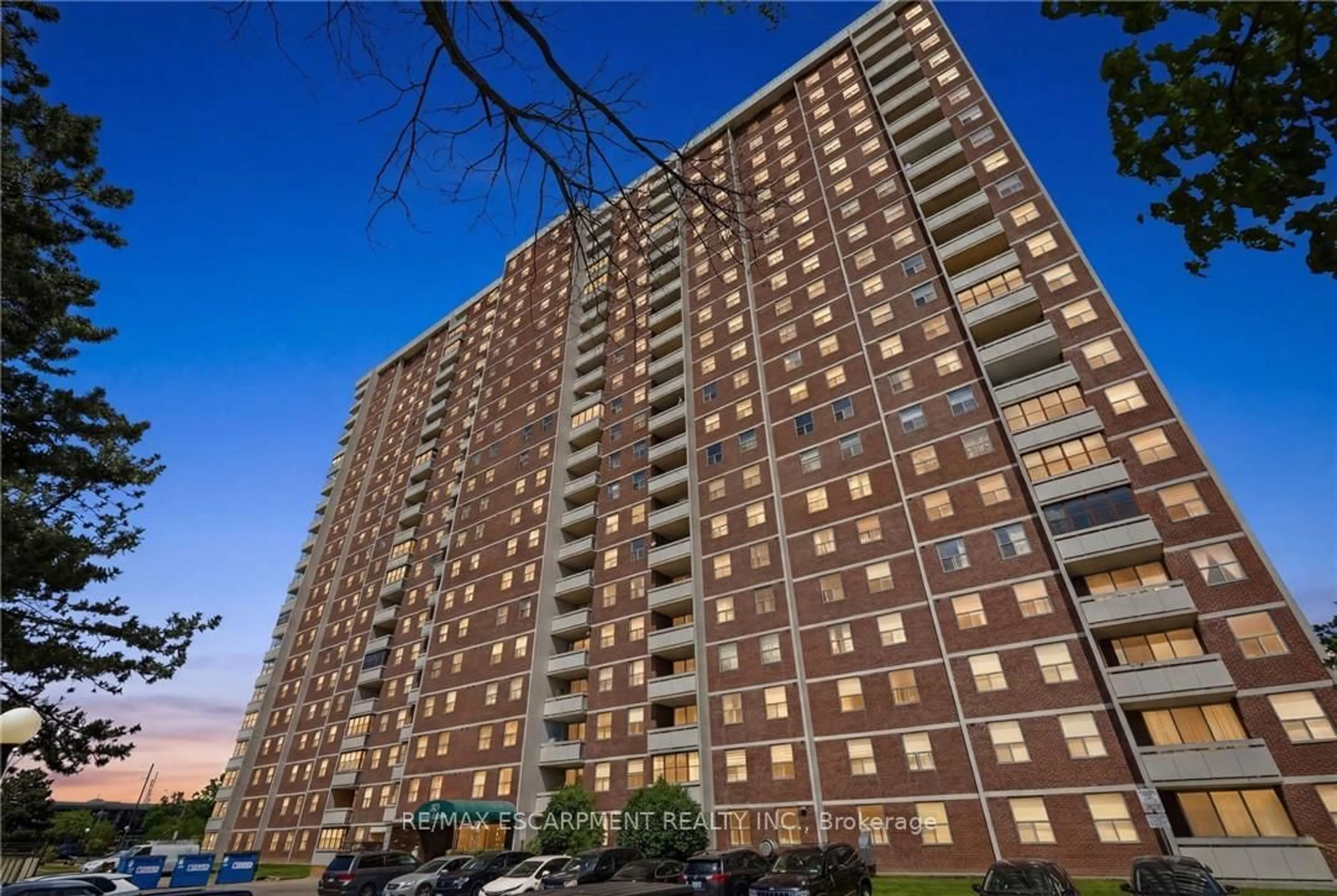 A pic from outside/outdoor area/front of a property/back of a property/a pic from drone, building for 205 HILDA Ave #507, Toronto Ontario M2M 4B1