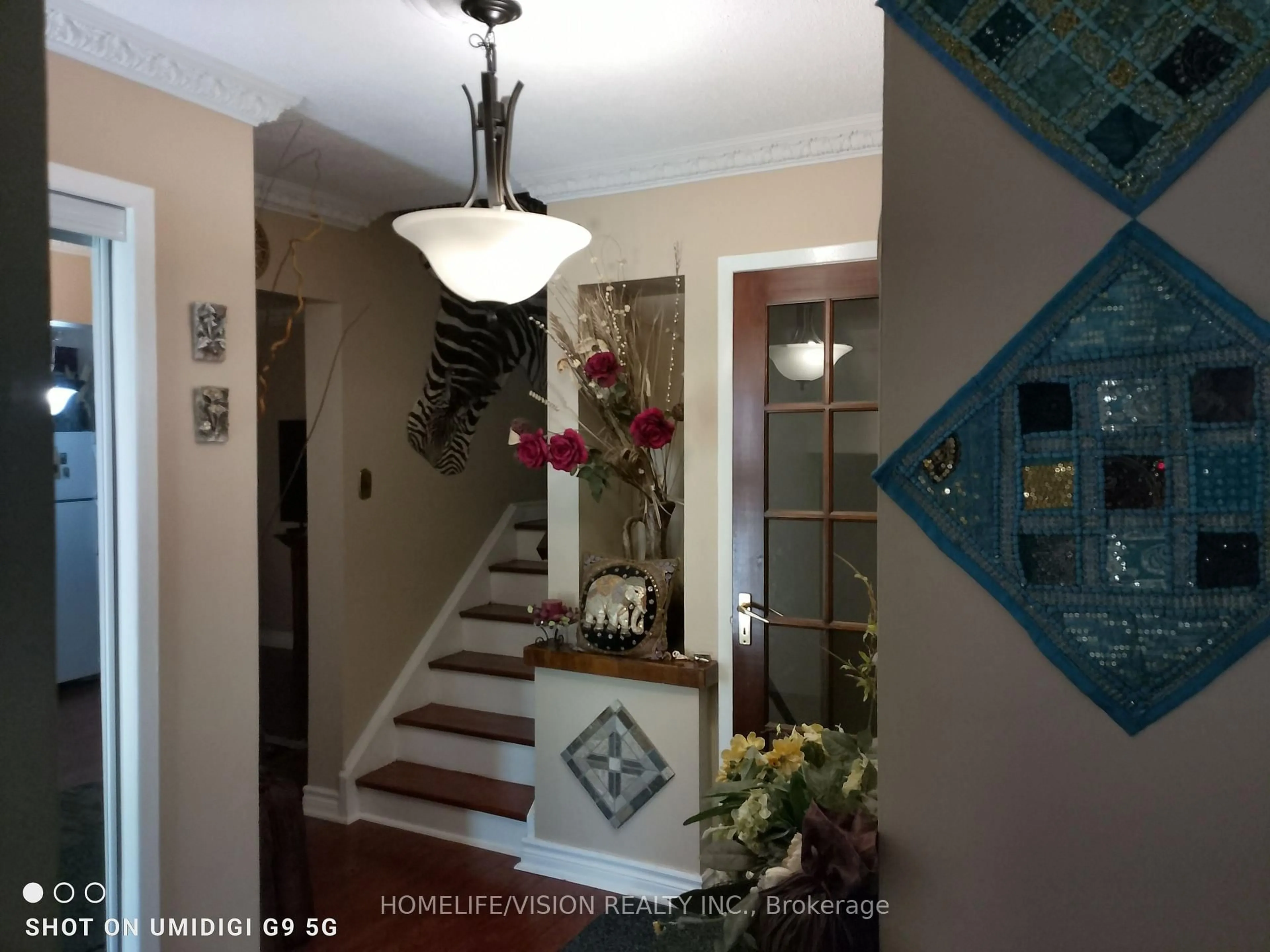 Indoor foyer for 6 Laurie Shepway, Toronto Ontario M2J 1X6