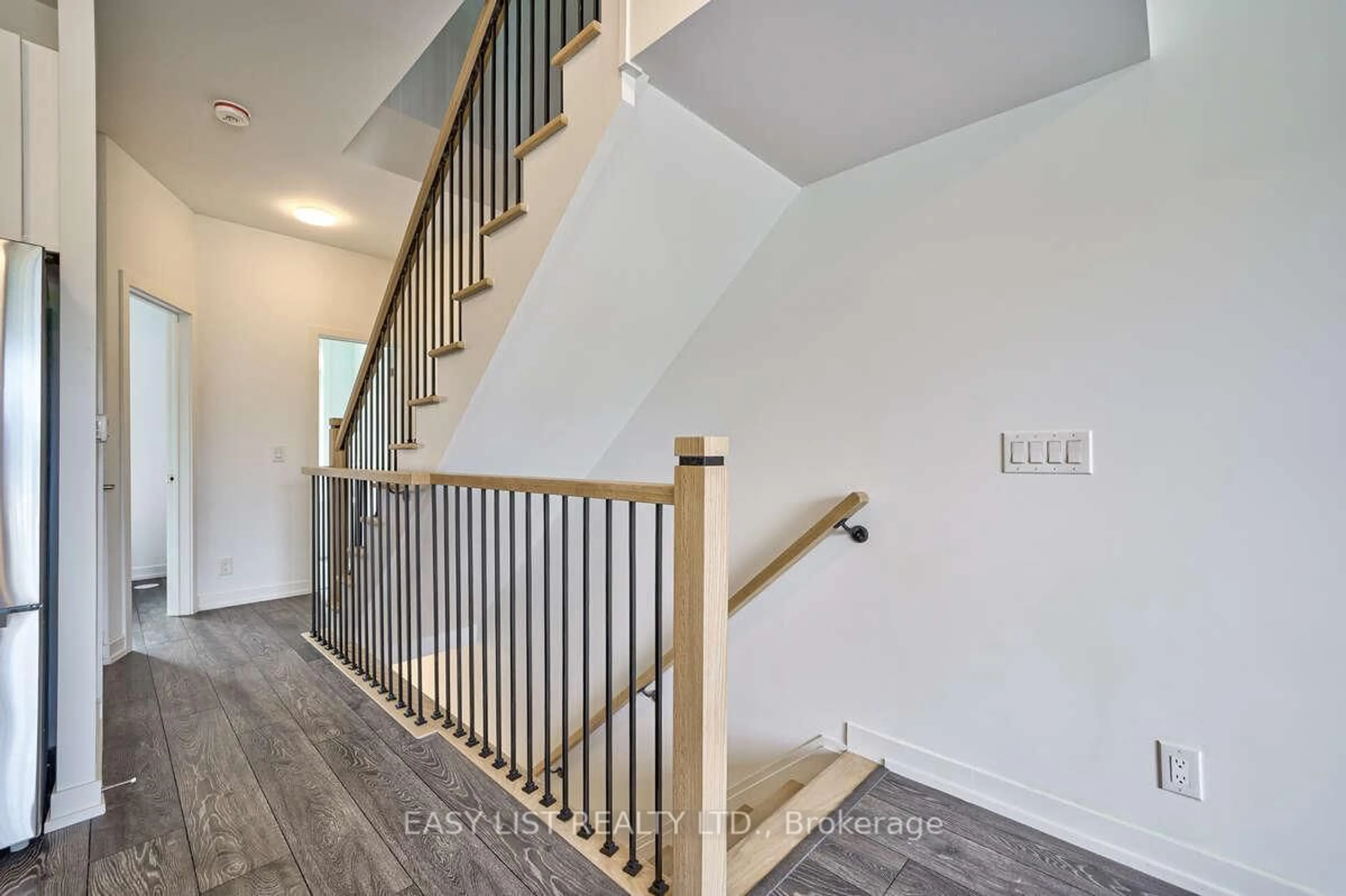 Stairs for 27 Spruce Pines Cres, Toronto Ontario M4A 0A9