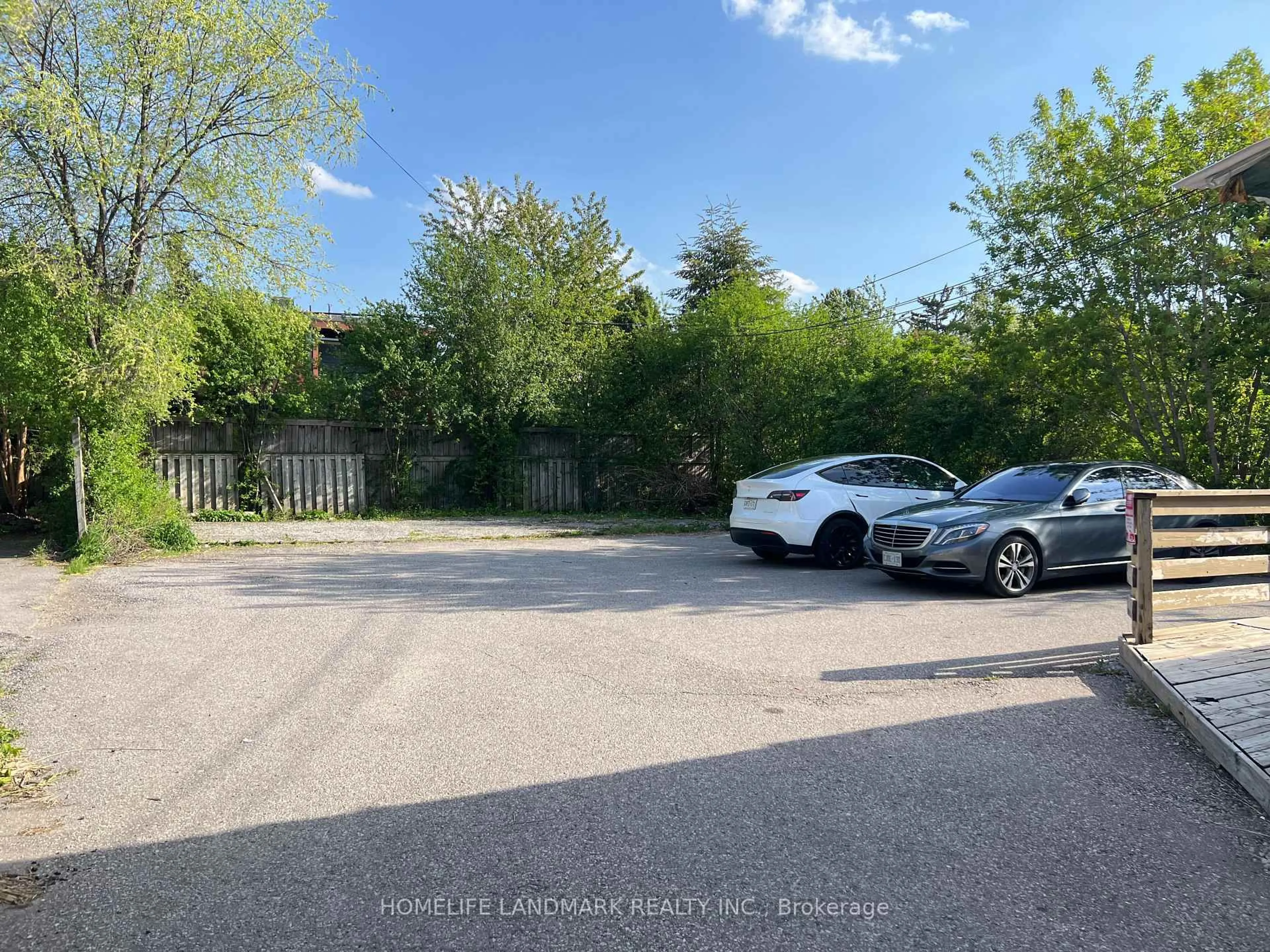 A pic from outside/outdoor area/front of a property/back of a property/a pic from drone, street for 149 Finch Ave, Toronto Ontario M2N 2J1