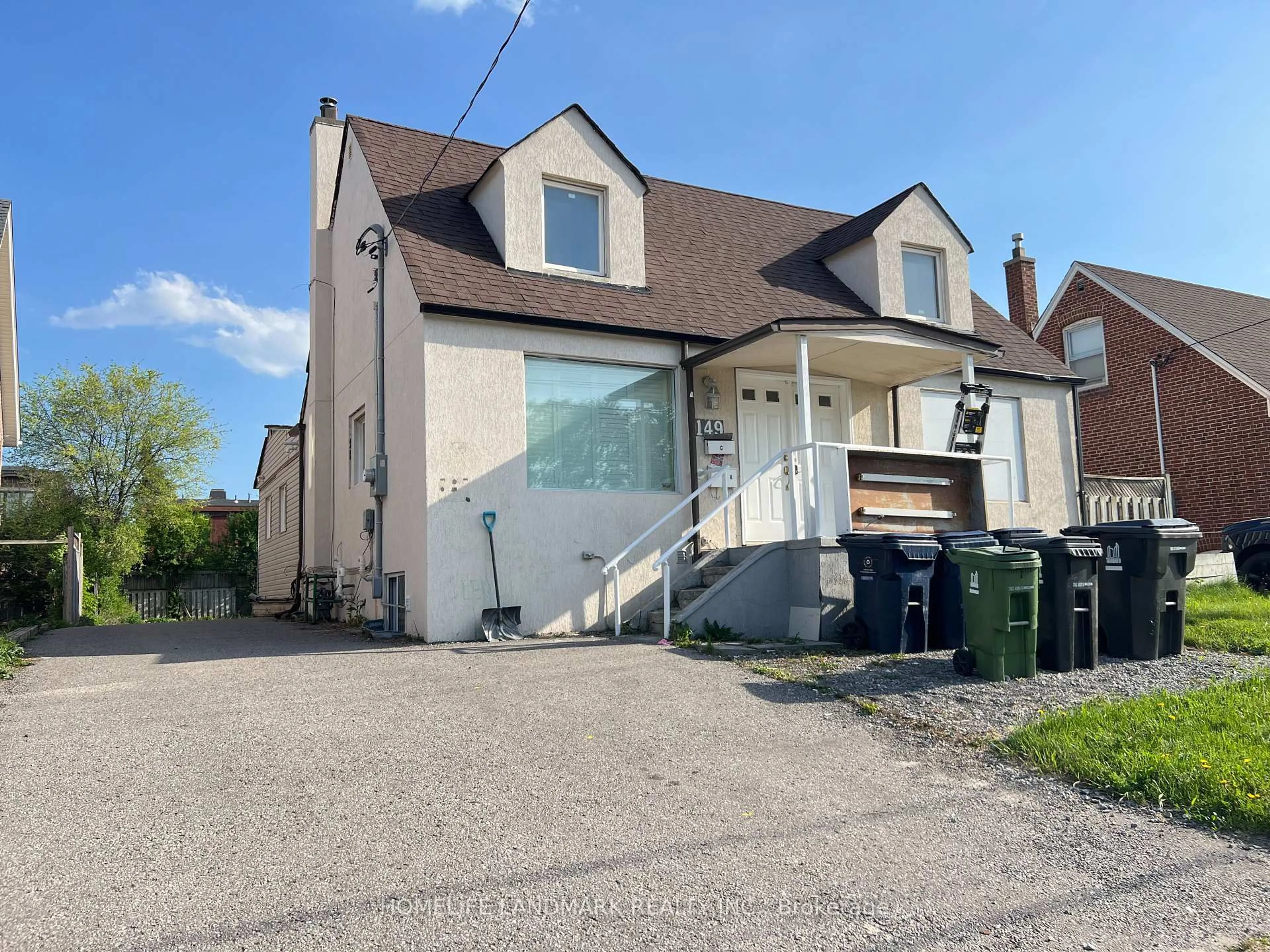 A pic from outside/outdoor area/front of a property/back of a property/a pic from drone, street for 149 Finch Ave, Toronto Ontario M2N 2J1
