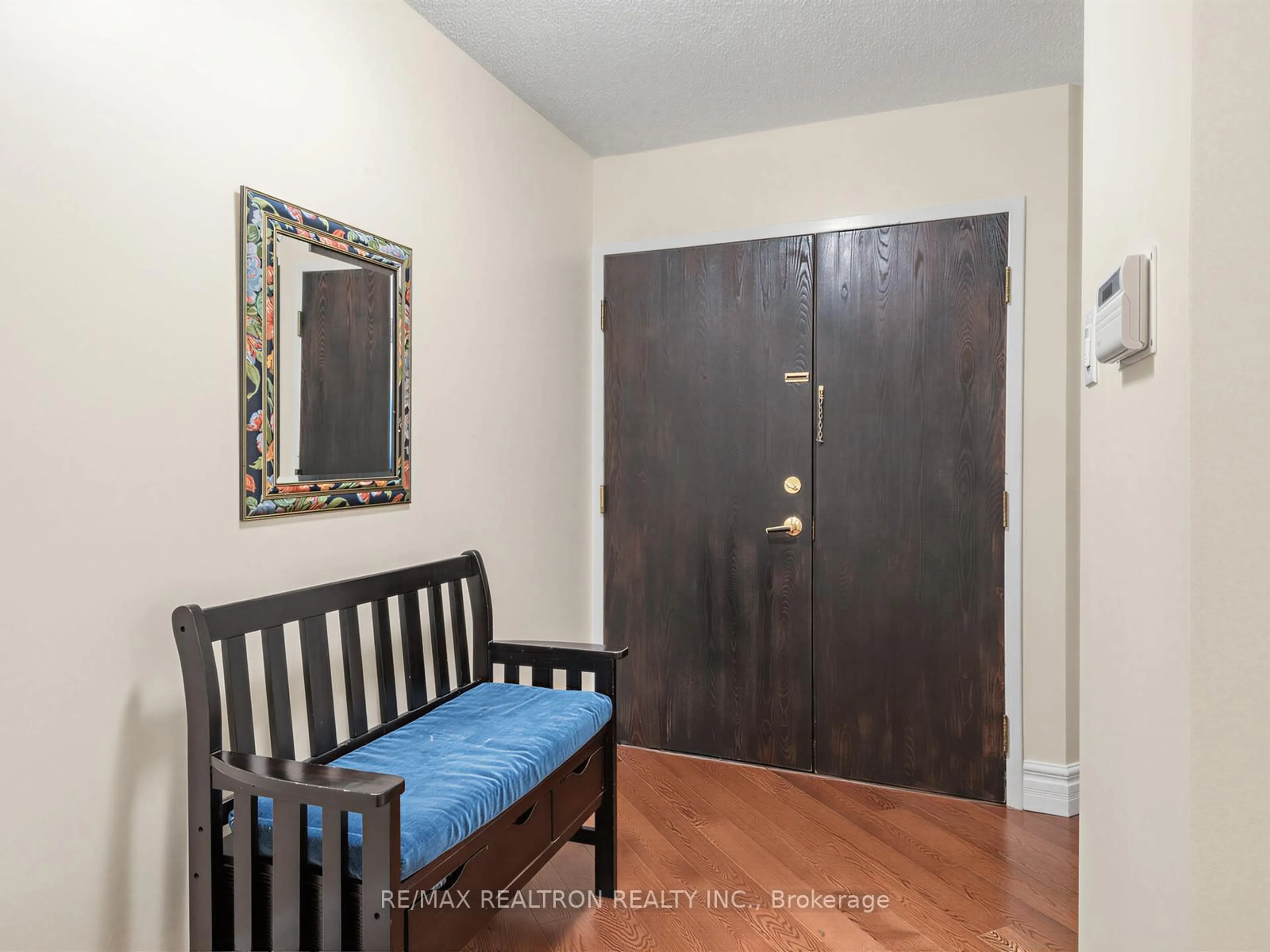 Indoor entryway for 131 Beecroft Rd #203, Toronto Ontario M2N 6G9