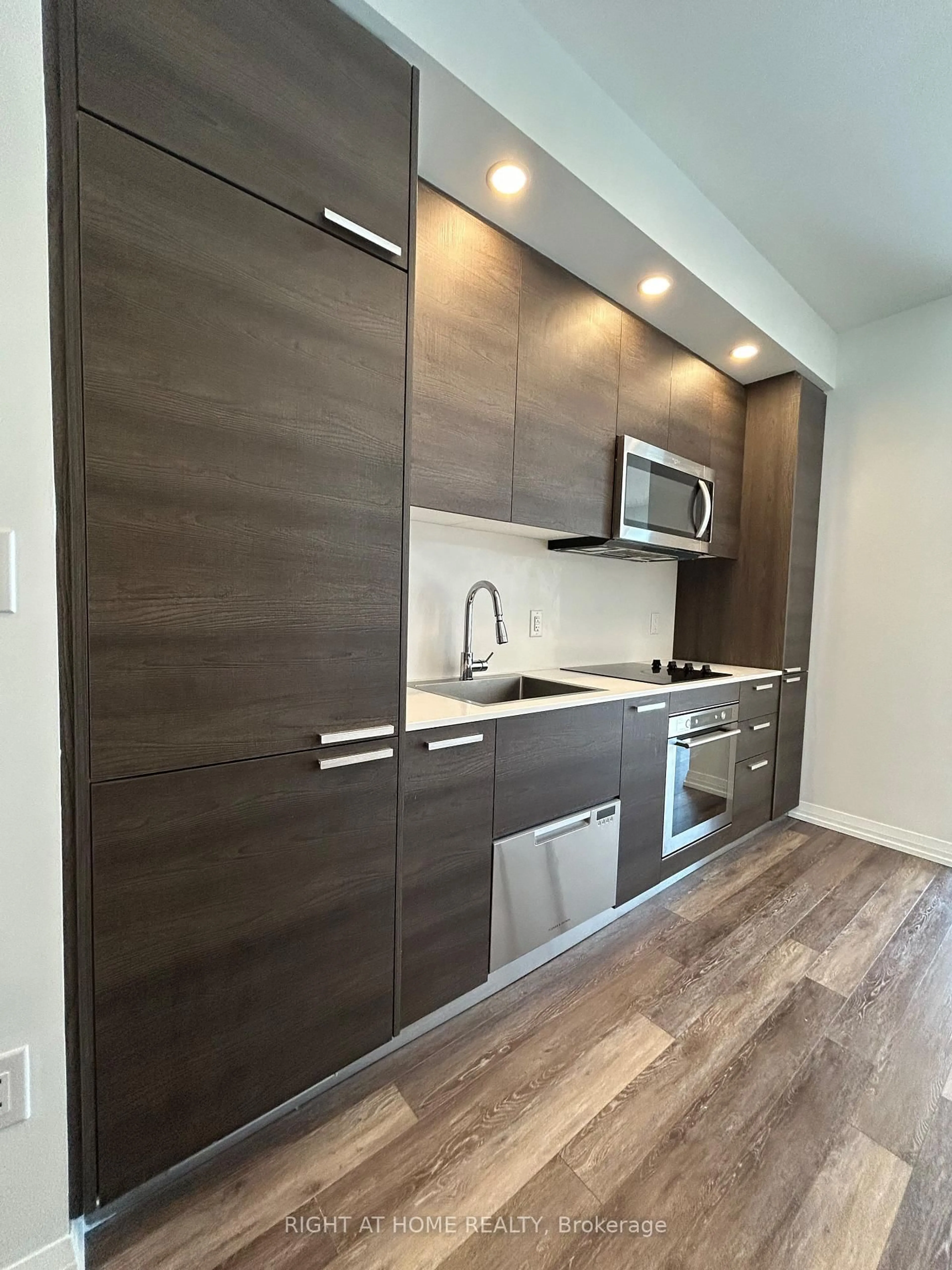 Standard kitchen, wood/laminate floor for 75 Canterbury Pl #308, Toronto Ontario M2N 0L2