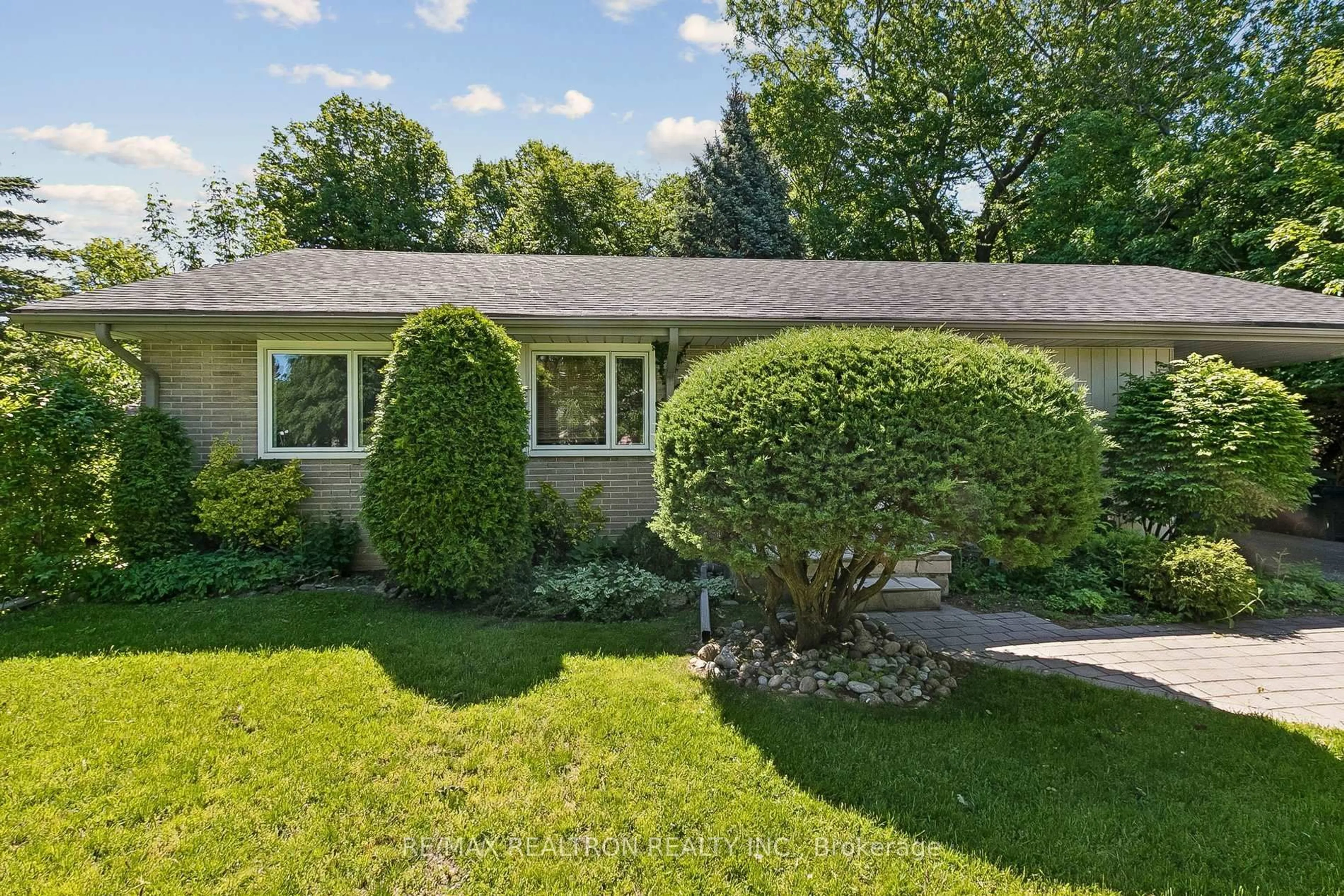 Unknown for 25 Groveland Cres, Toronto Ontario M3A 3C4