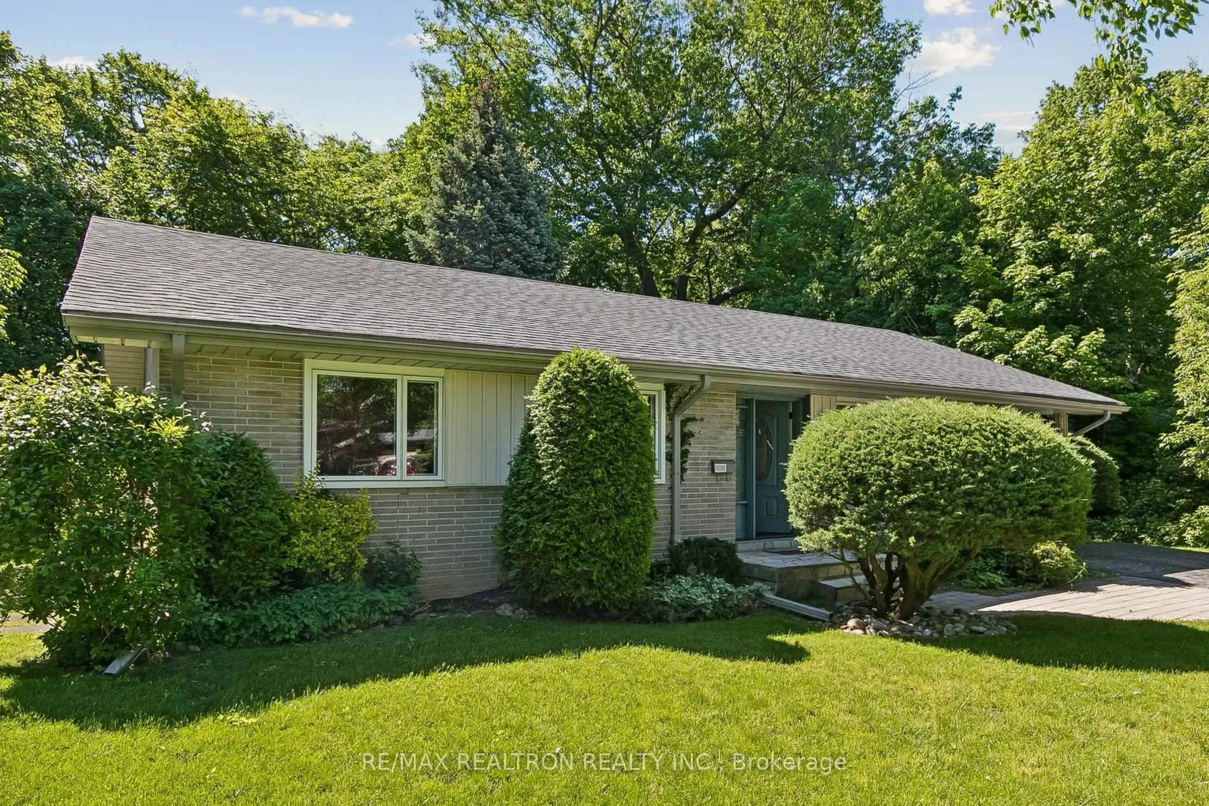Home with vinyl exterior material, street for 25 Groveland Cres, Toronto Ontario M3A 3C4