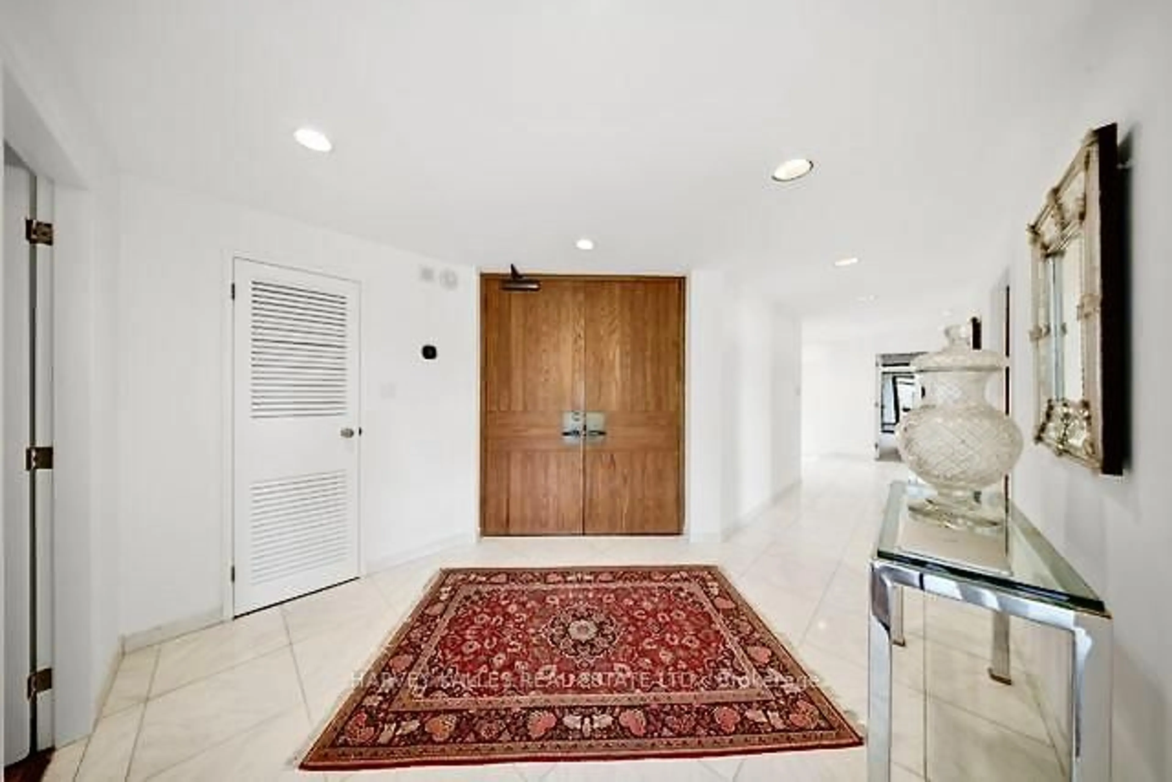 Indoor foyer for 150 Heath St #603/604, Toronto Ontario M4V 2Y4