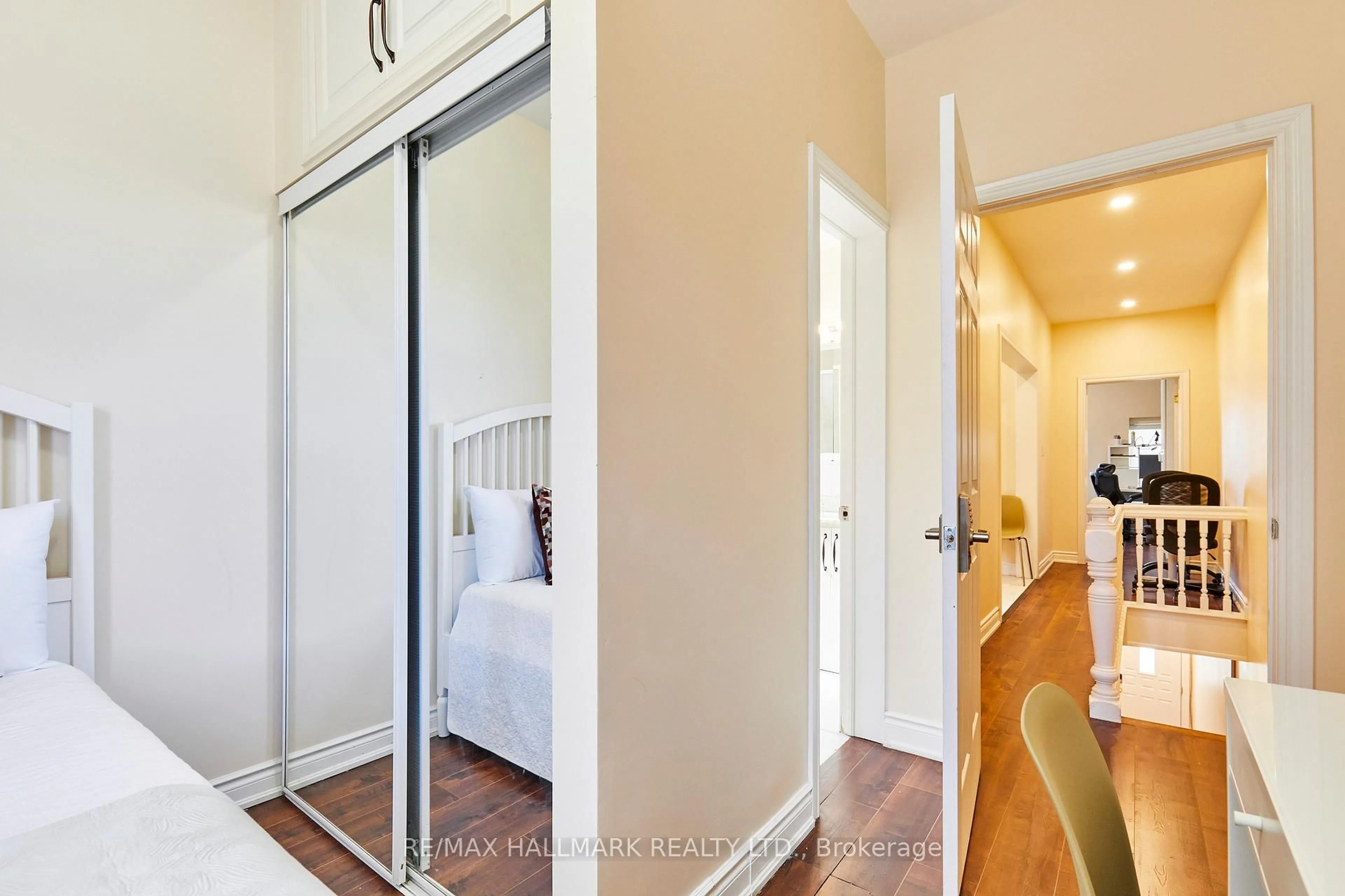 Indoor entryway for 95 Wolseley St, Toronto Ontario M5T 1A4