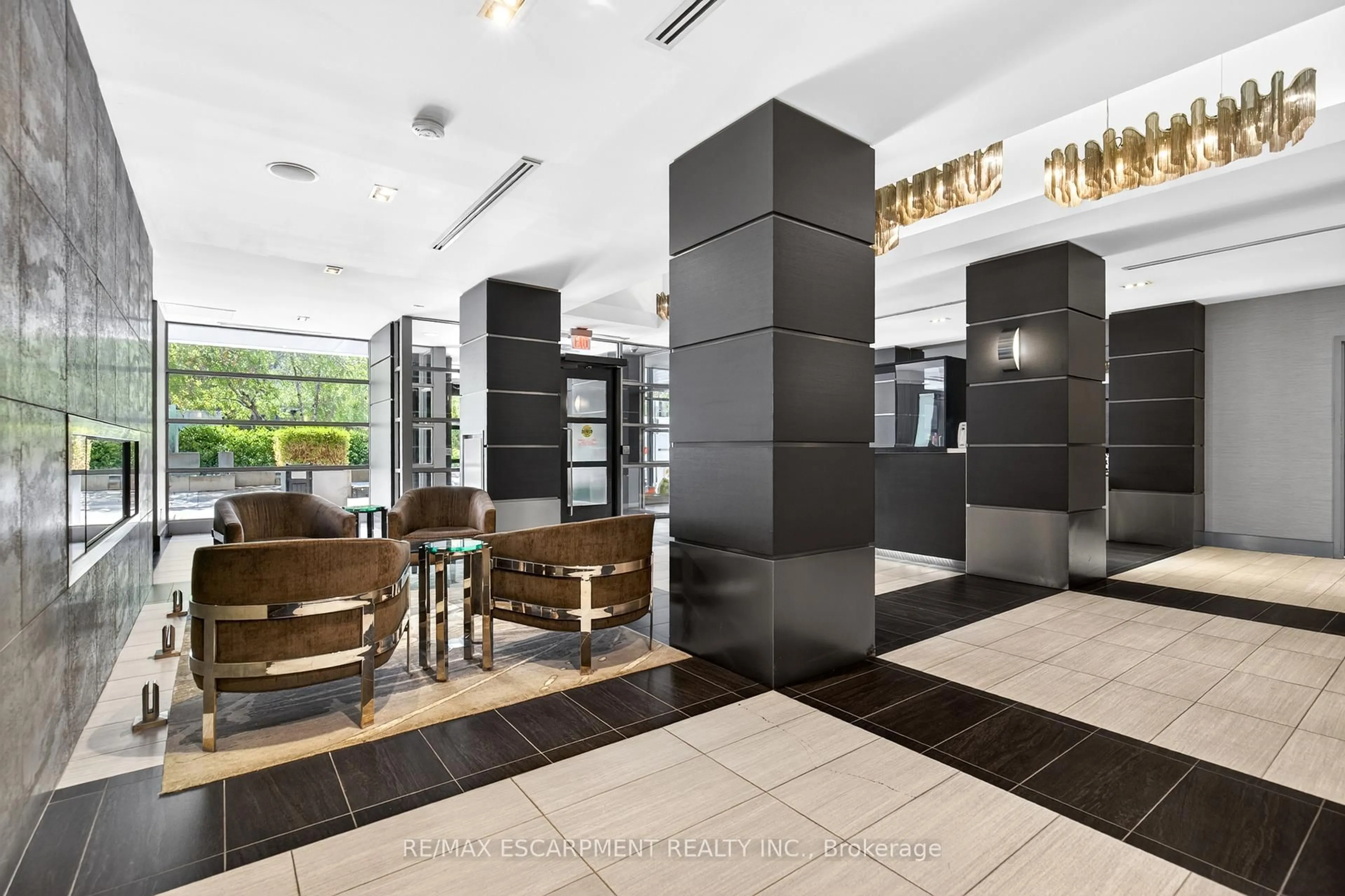 Lobby for 399 Adelaide St #806, Toronto Ontario M5V 1S1