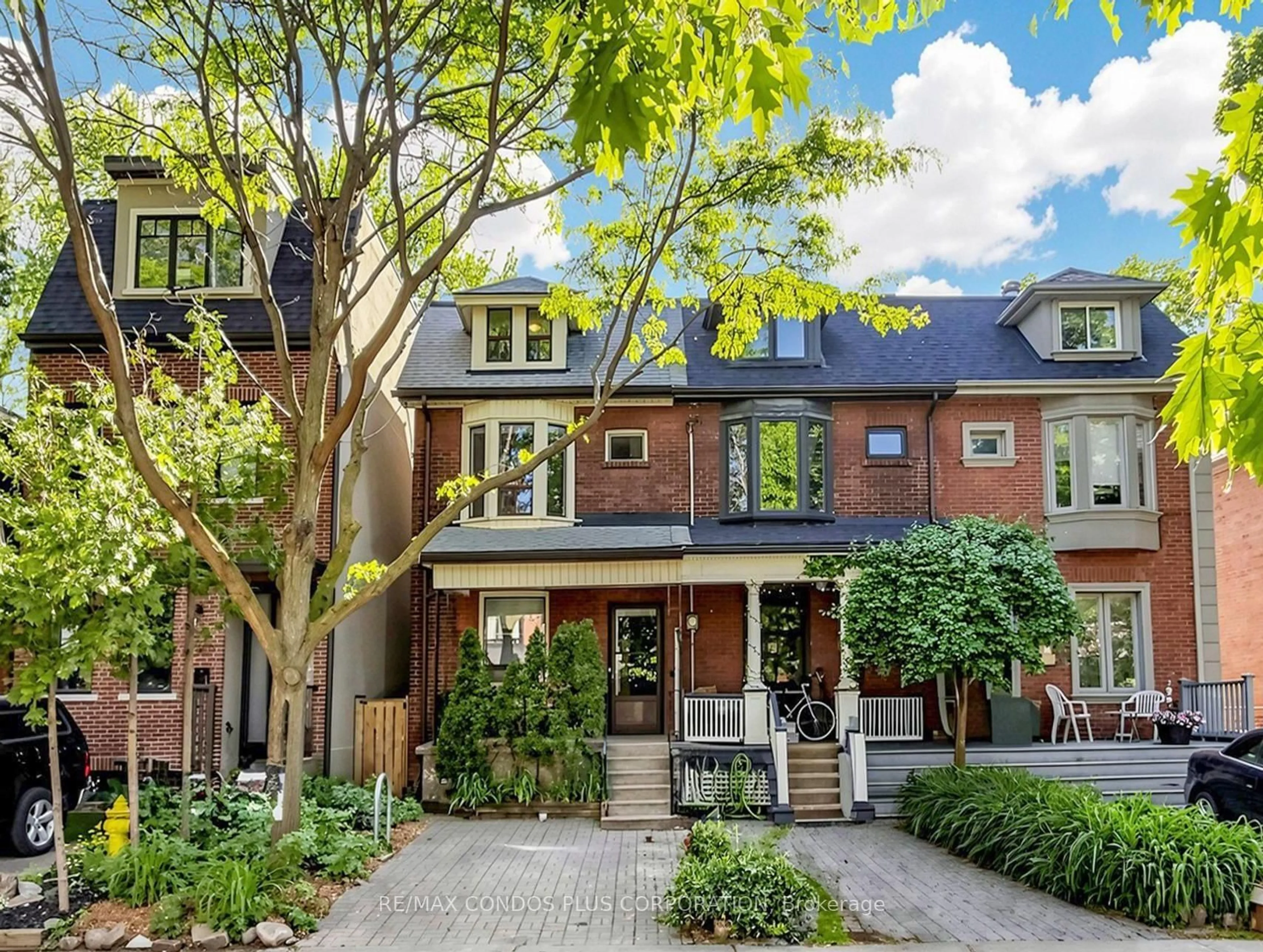 Home with brick exterior material, street for 212 Albany Ave, Toronto Ontario M5R 3C6