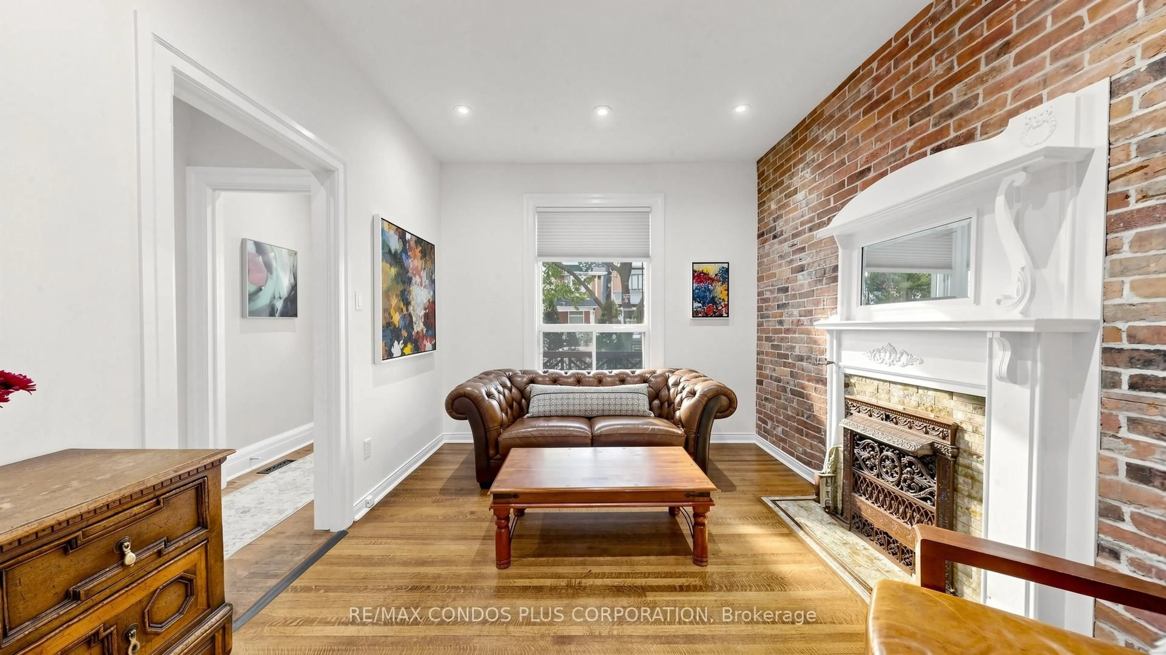 Living room with furniture, unknown for 212 Albany Ave, Toronto Ontario M5R 3C6