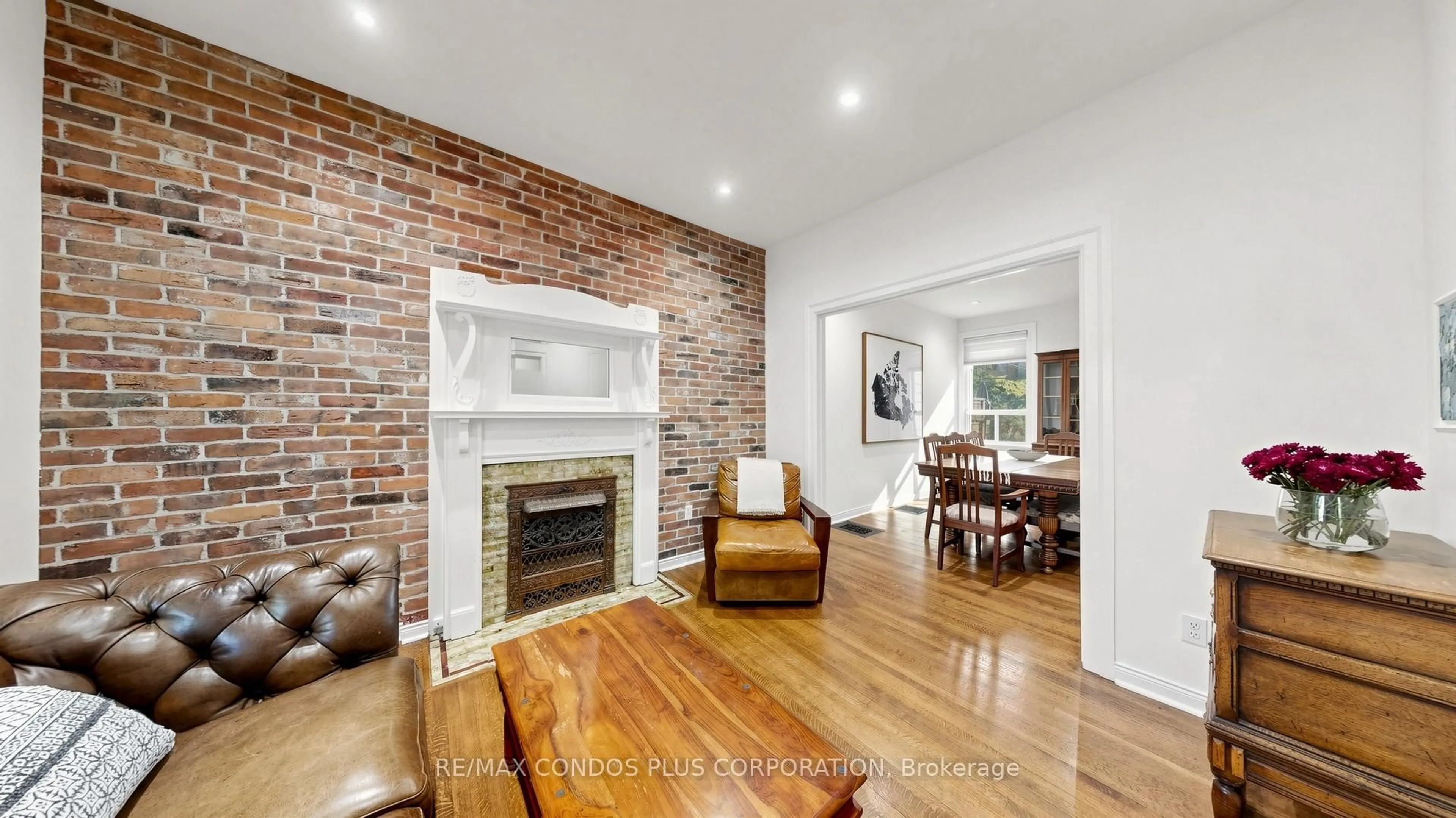 Living room with furniture, unknown for 212 Albany Ave, Toronto Ontario M5R 3C6