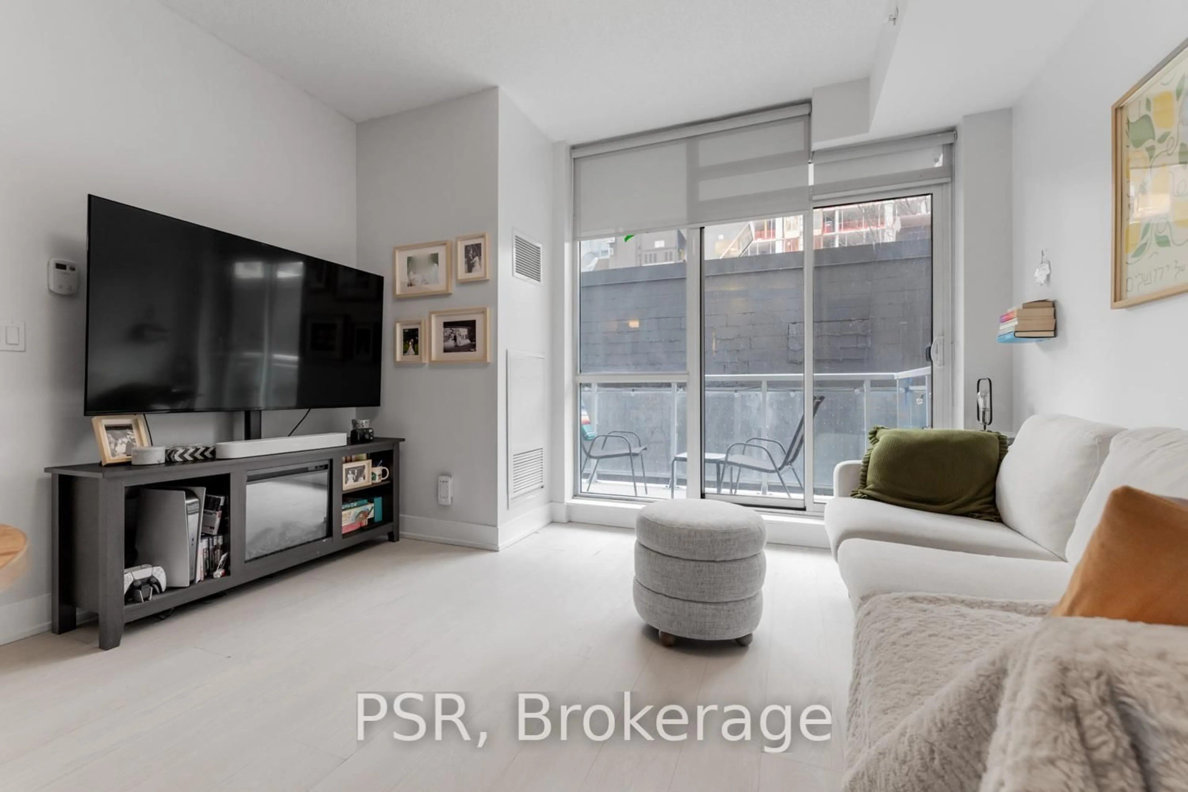 A pic of a room for 68 Merton St #202, Toronto Ontario M4S 1A1