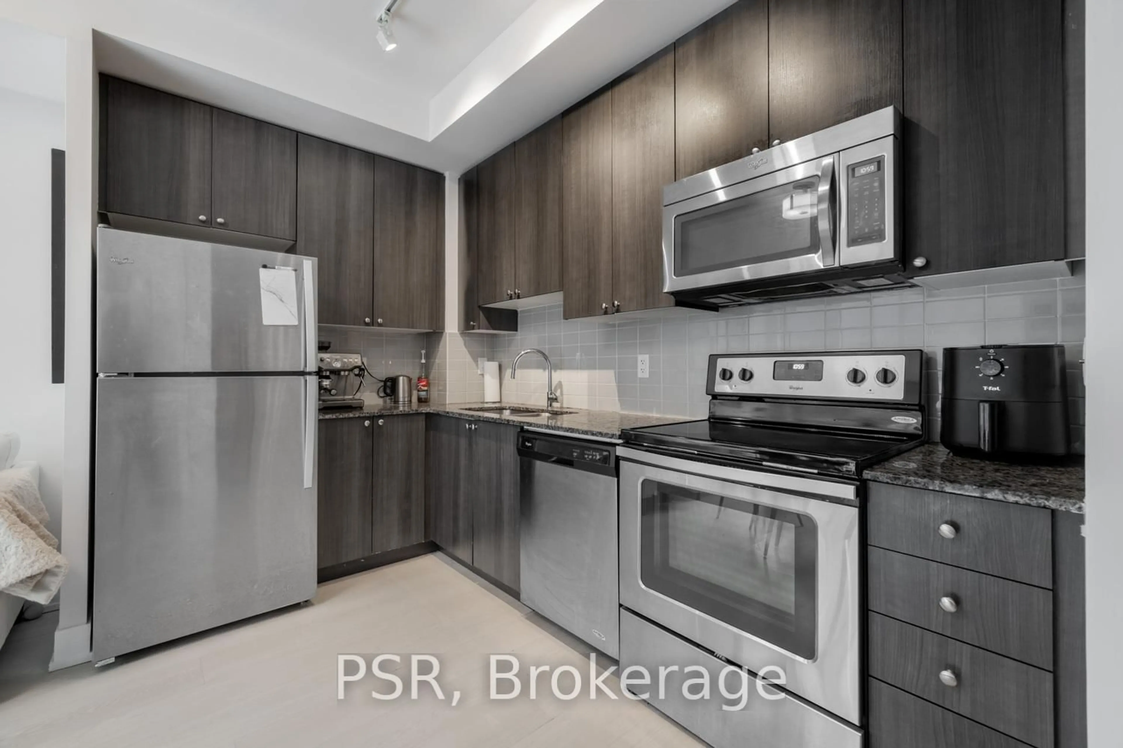 Standard kitchen, unknown for 68 Merton St #202, Toronto Ontario M4S 1A1