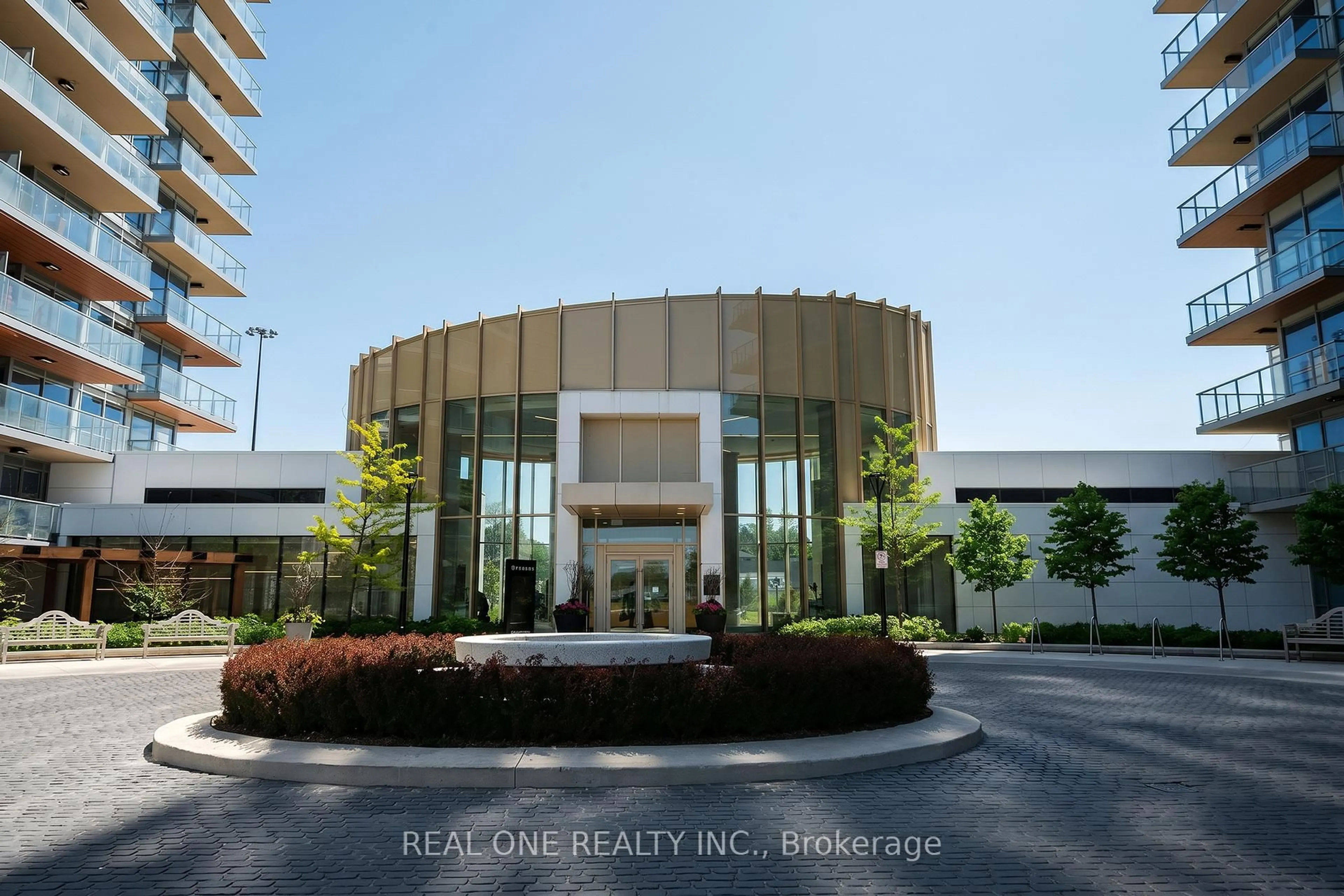 Indoor foyer for 25 McMahon Dr #503, Toronto Ontario M2K 0J1