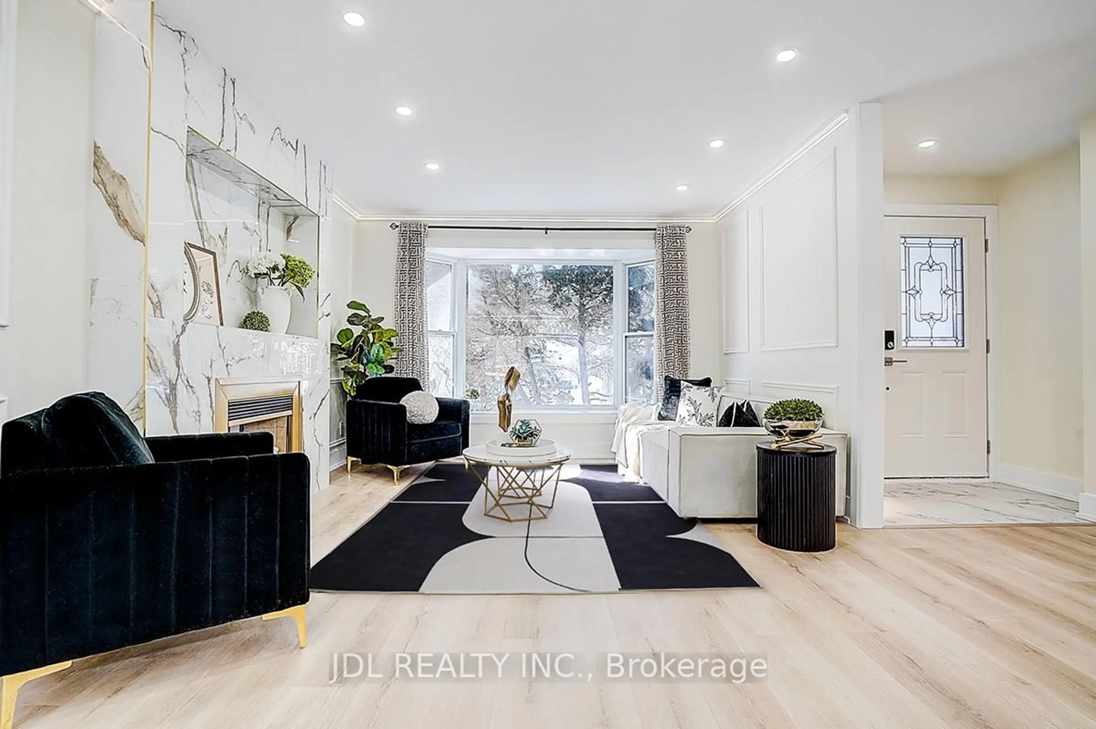 Indoor entryway for 15 Crossburn Dr, Toronto Ontario M3B 2Z3