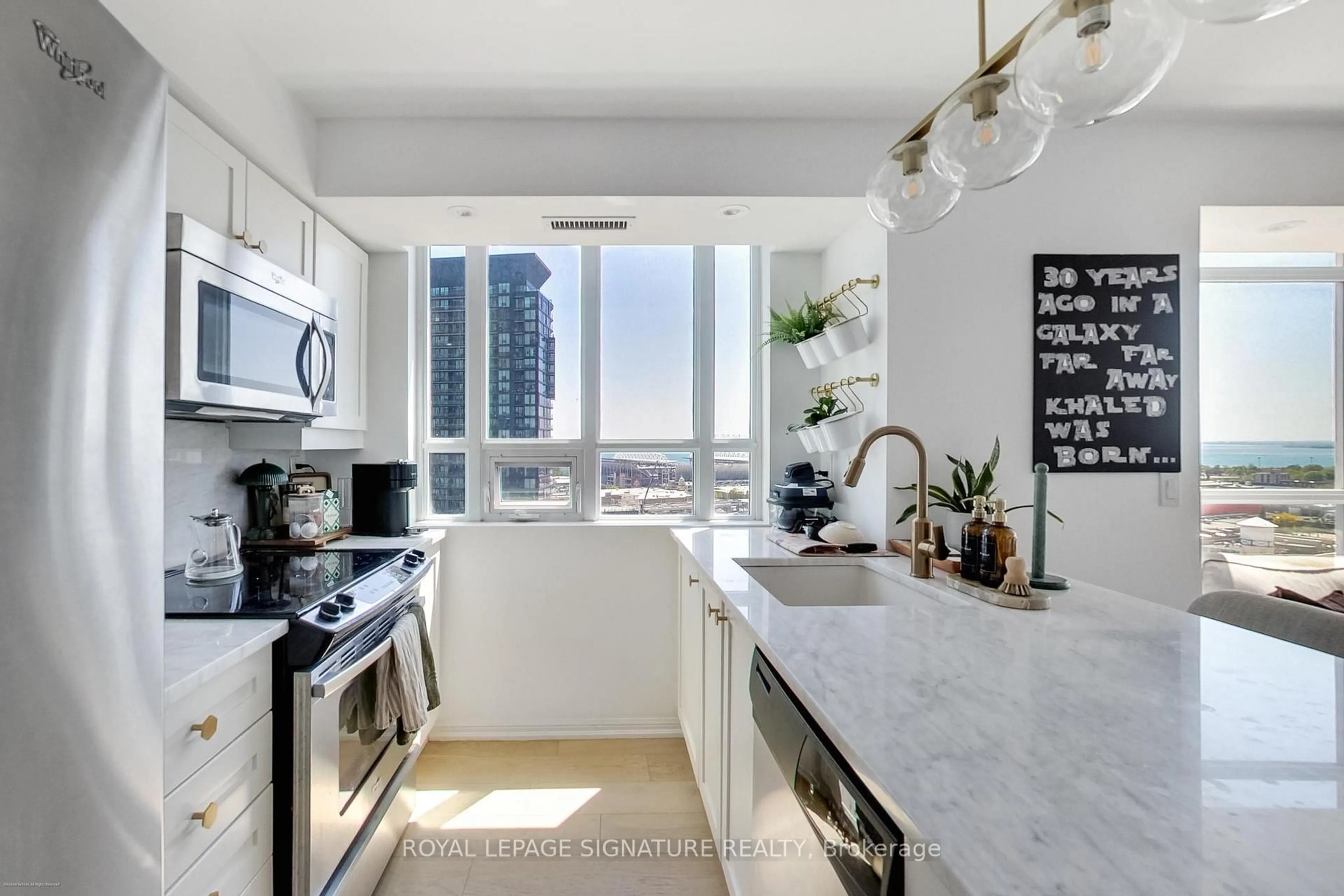 Unknown for 125 Western Battery Rd #1910, Toronto Ontario M6K 3R8