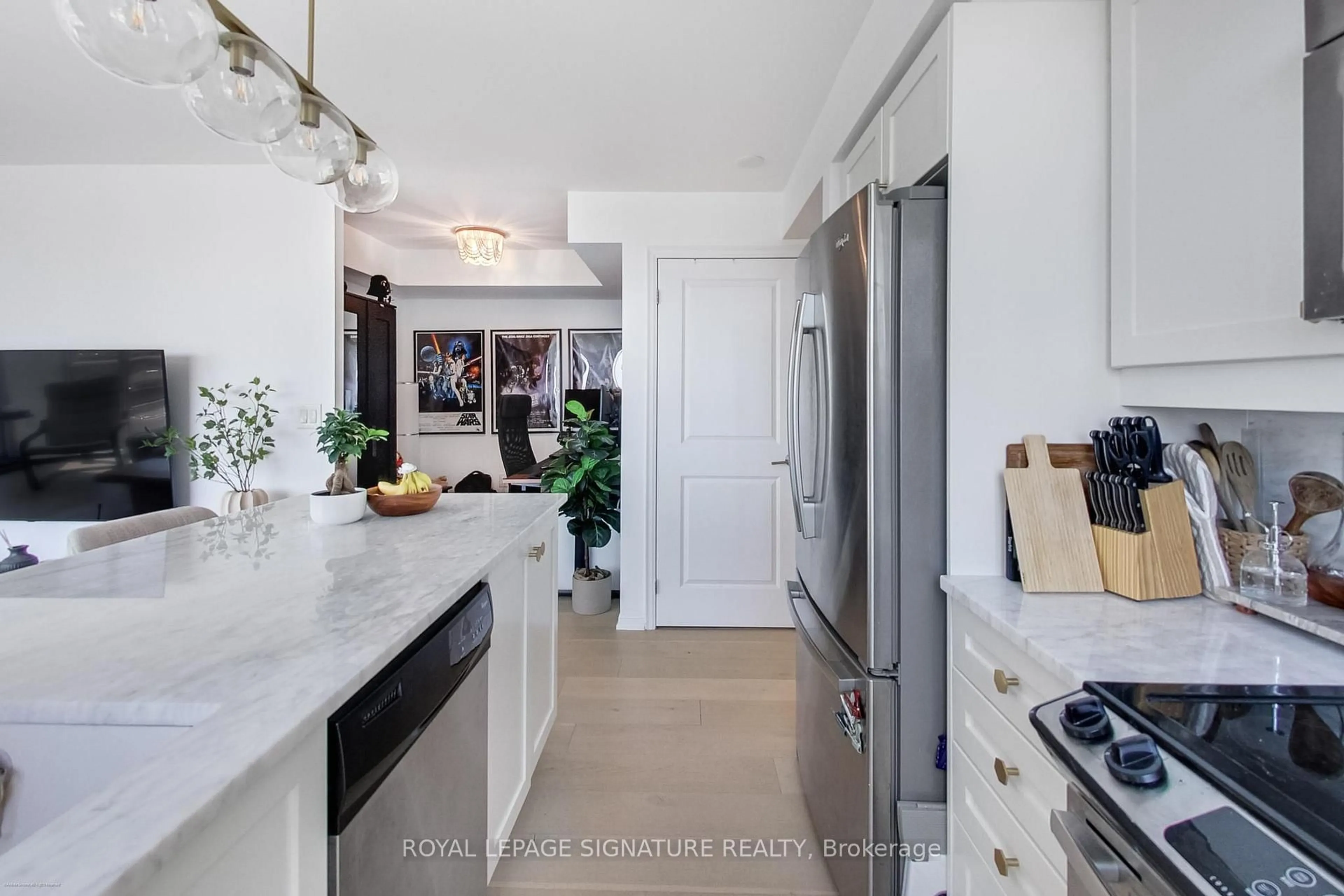 Unknown for 125 Western Battery Rd #1910, Toronto Ontario M6K 3R8
