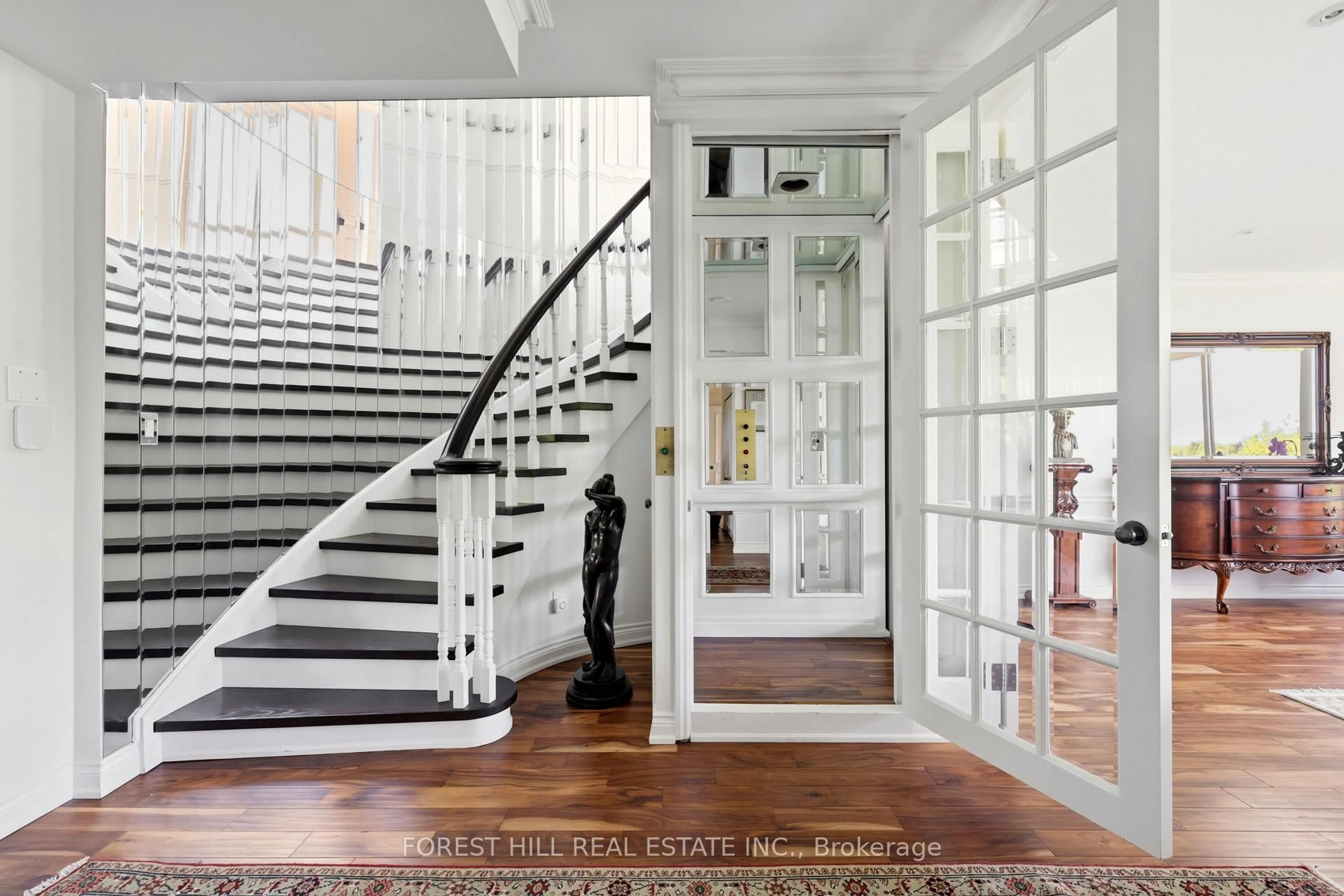 Indoor entryway for 3800 Yonge St #PH2, Toronto Ontario M4N 3P7
